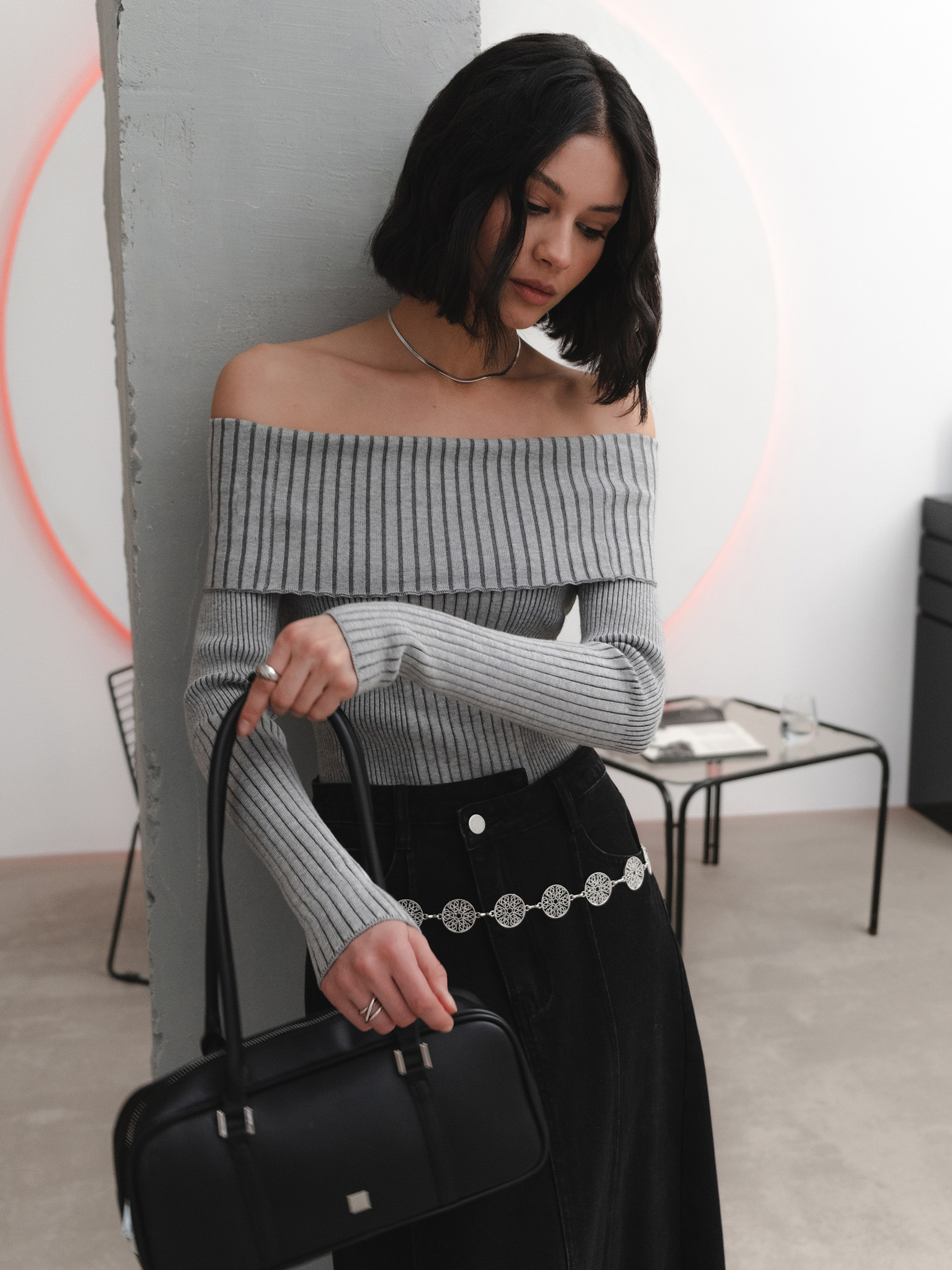 Open-shoulder jersey top