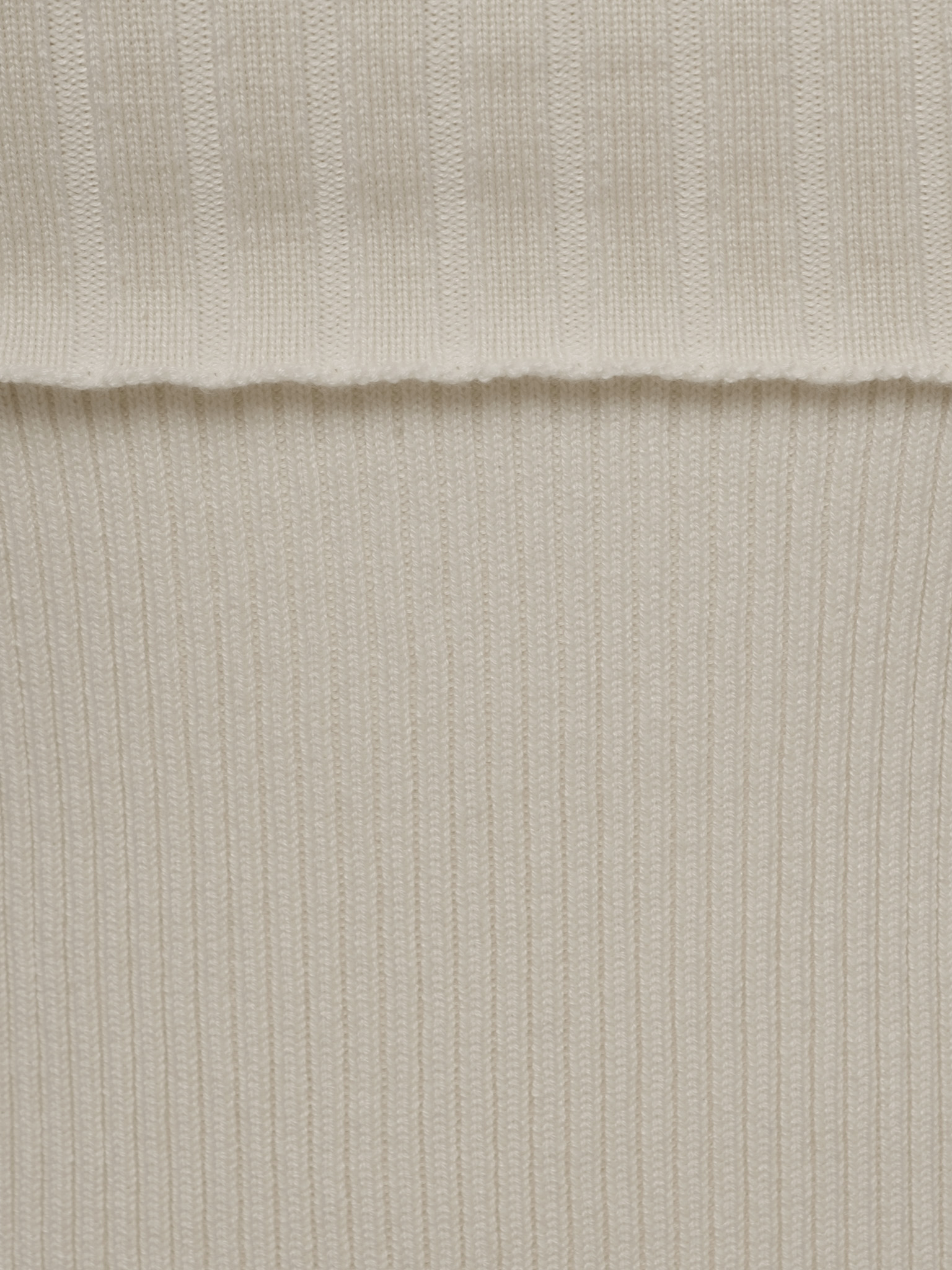 Топ с открытыми плечами из вязаного трикотажа