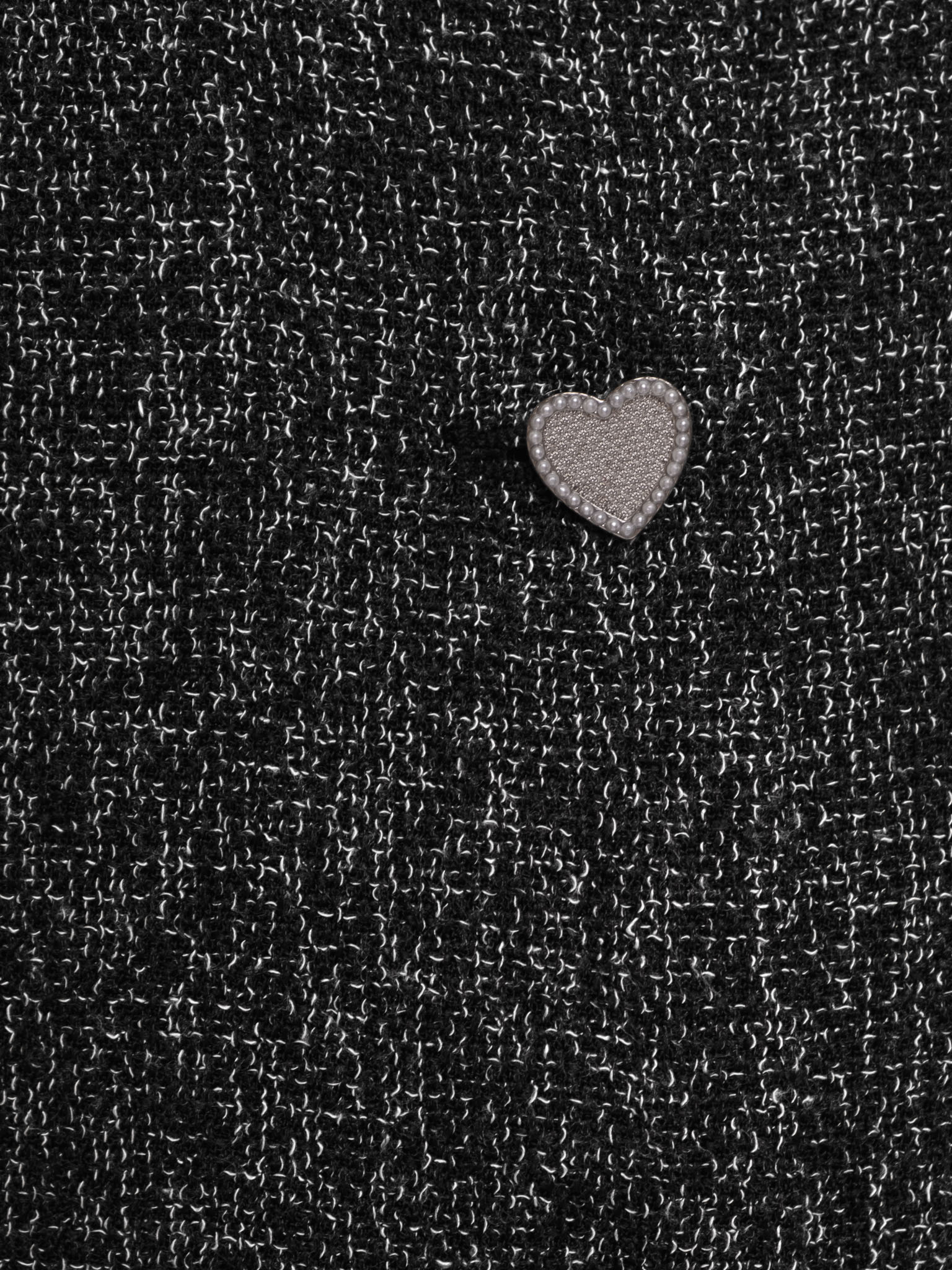 سترة أحادية الصدر مع أزرار على شكل قلب