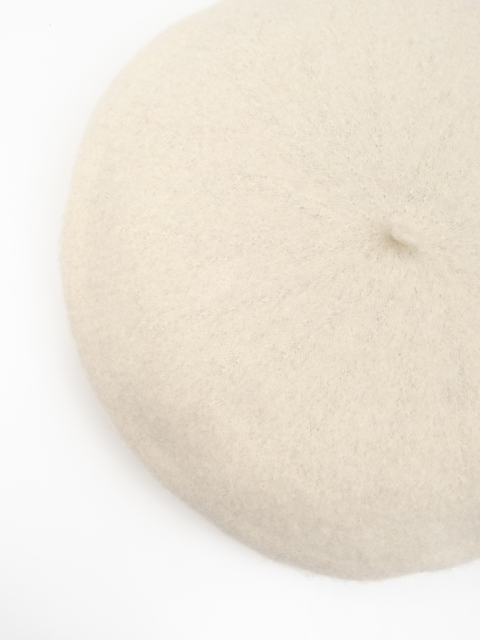 Шерстяной берет гладкой вязки