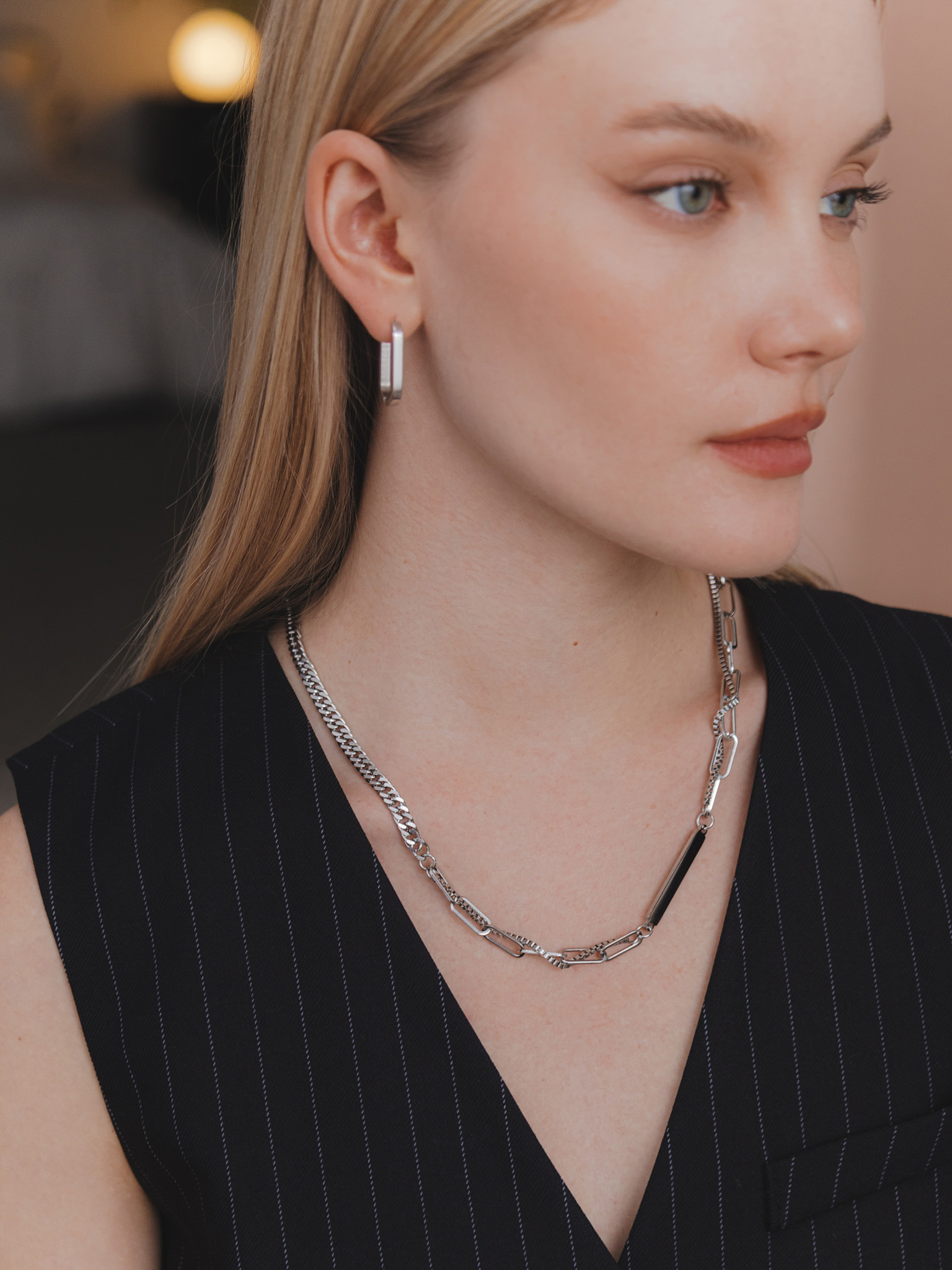 Серебристый