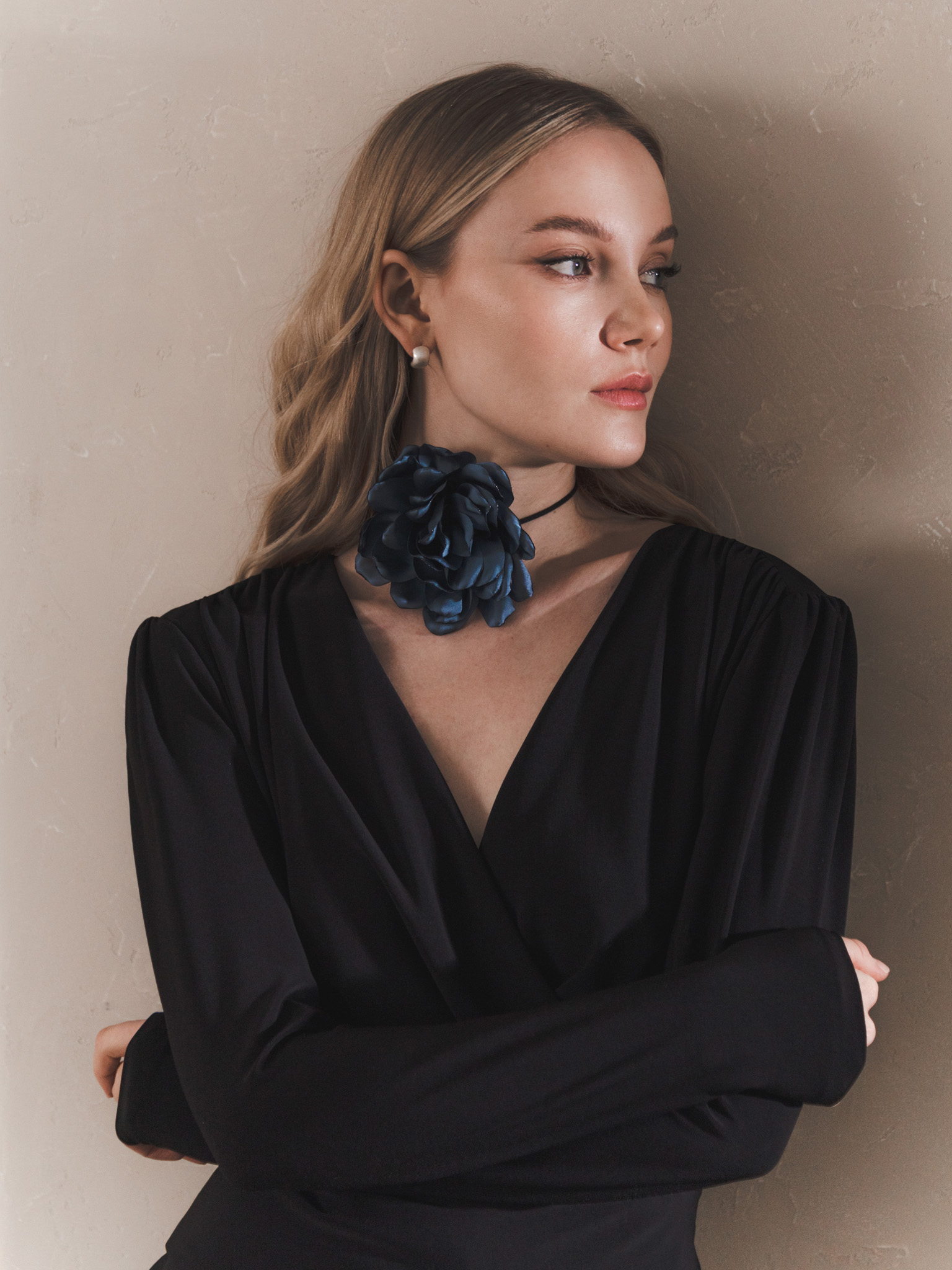 Lace necklace with a large flower