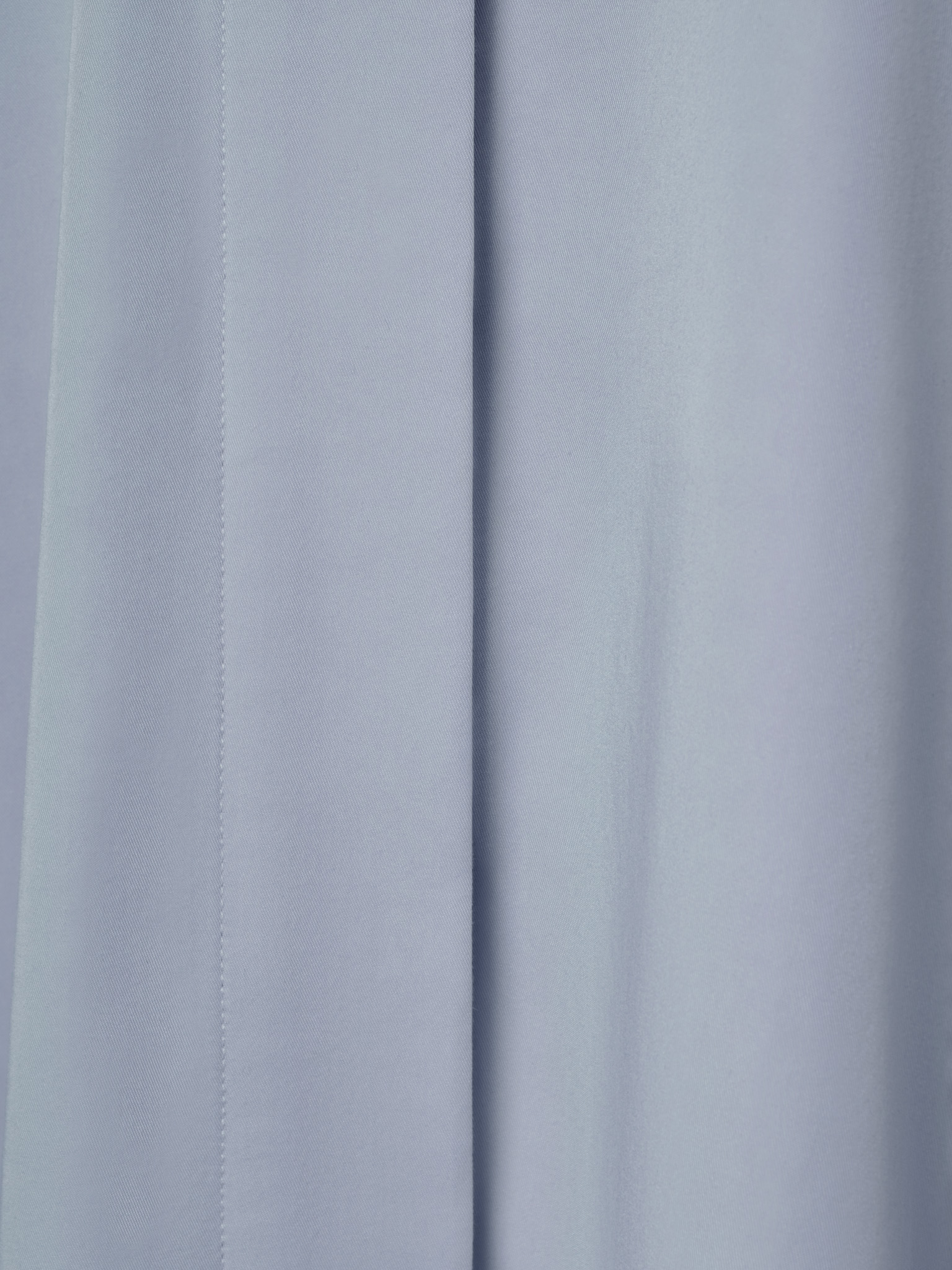 Loose shirt with wide cuffs