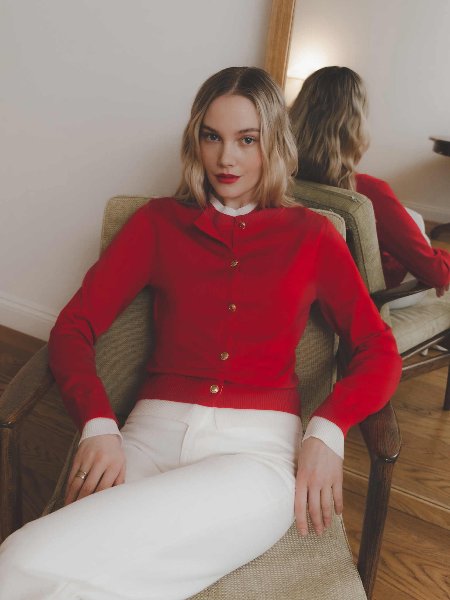 Knitted cardigan with contrasting cuffs and bottom edge