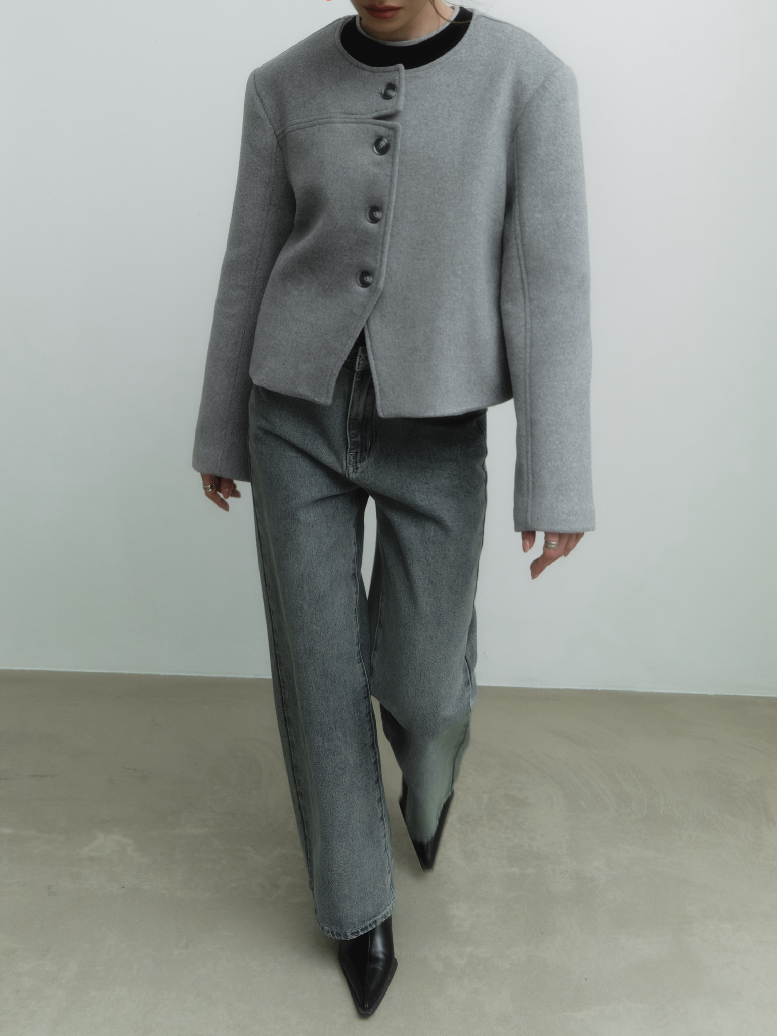 Шерстяной жакет с крупными пуговицами
