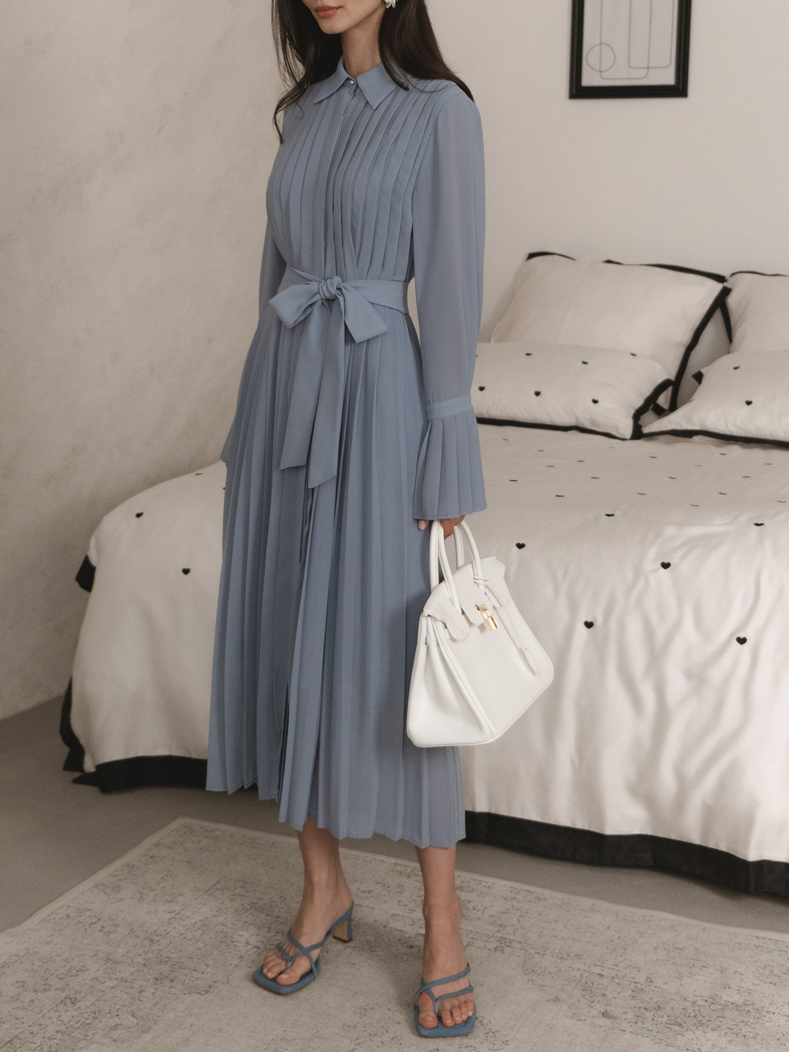 Midi dress with large pleats