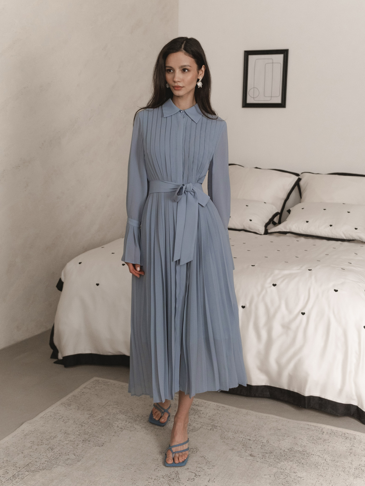 Midi dress with large pleats