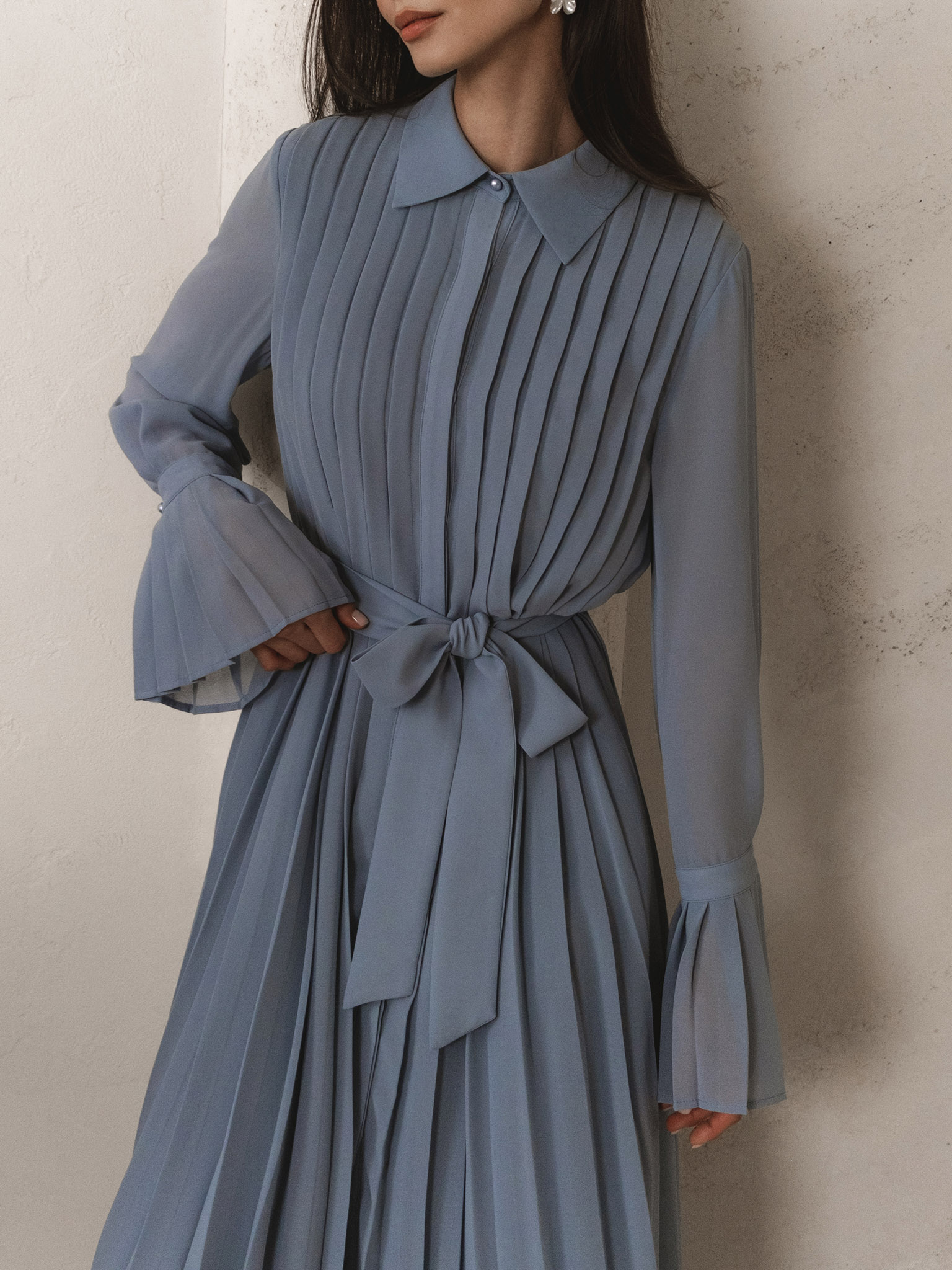 Midi dress with large pleats