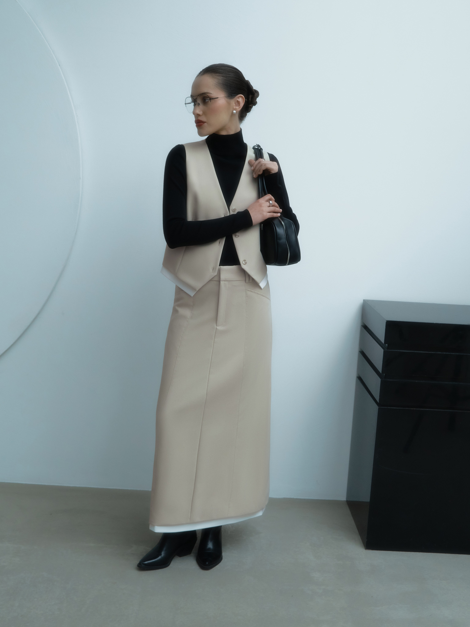 Suiting waistcoat with contrasting insertion