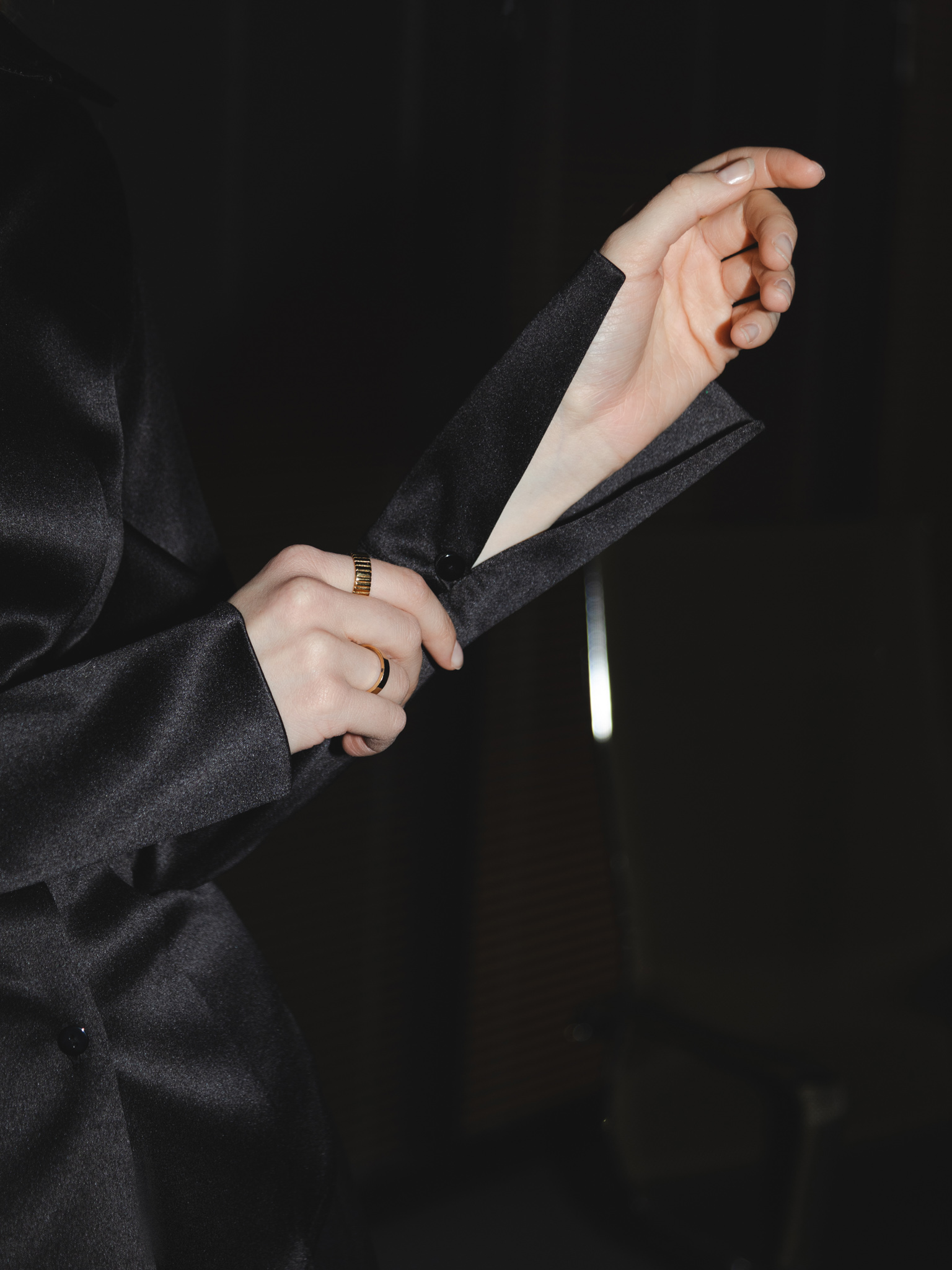 Dopasowana satynowa koszula