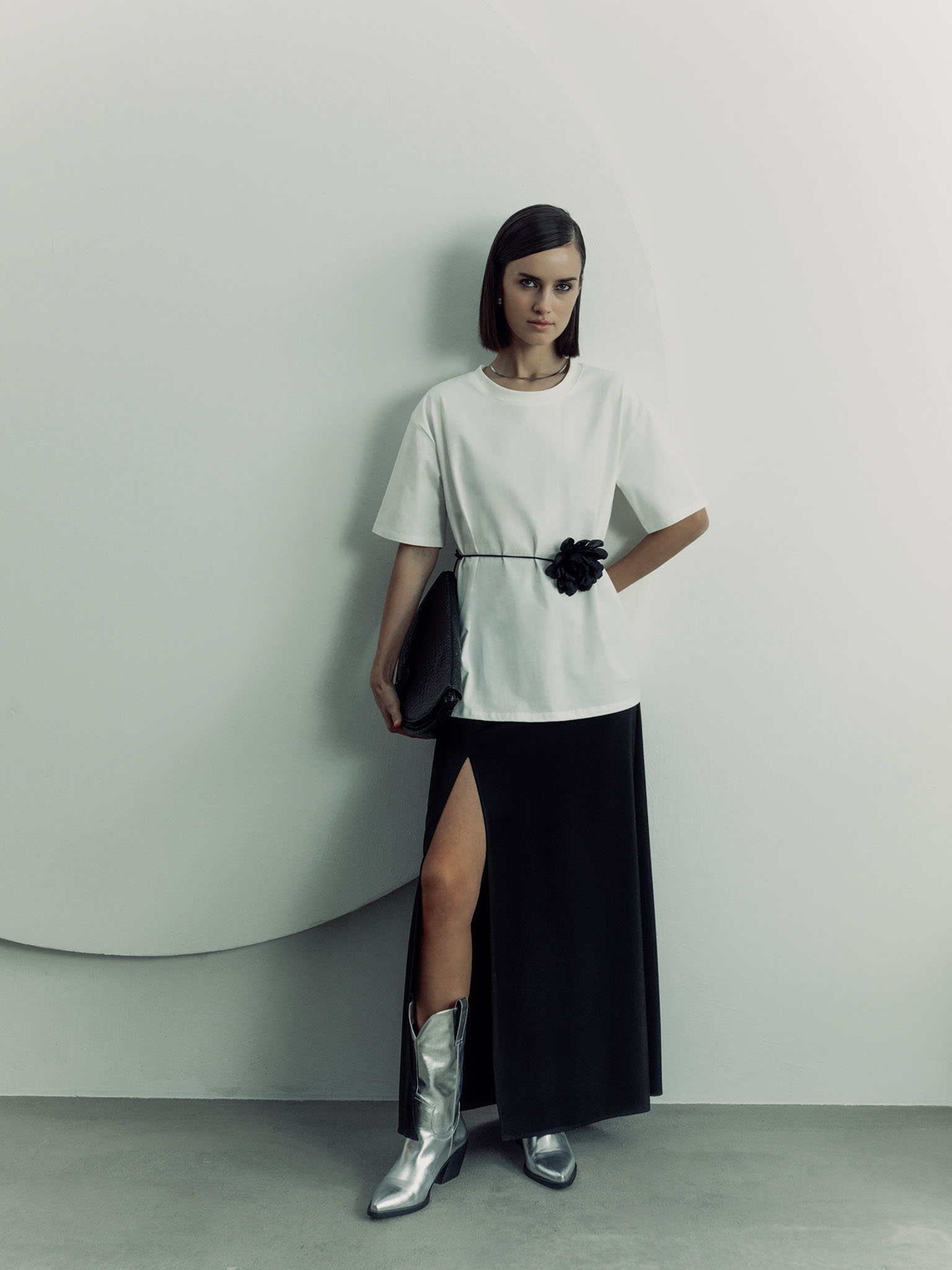 Monochrome loose T-shirt