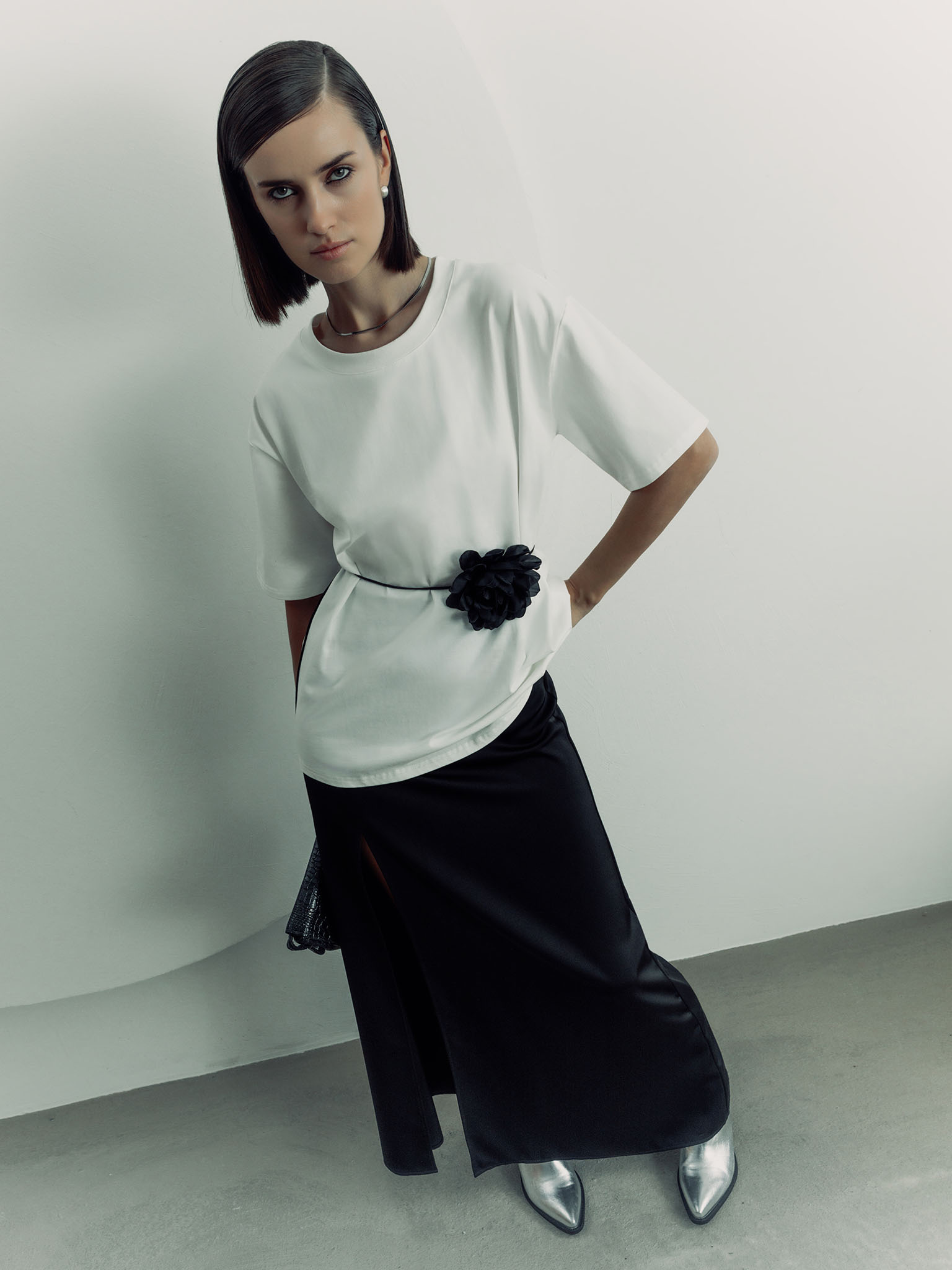 Monochrome loose T-shirt