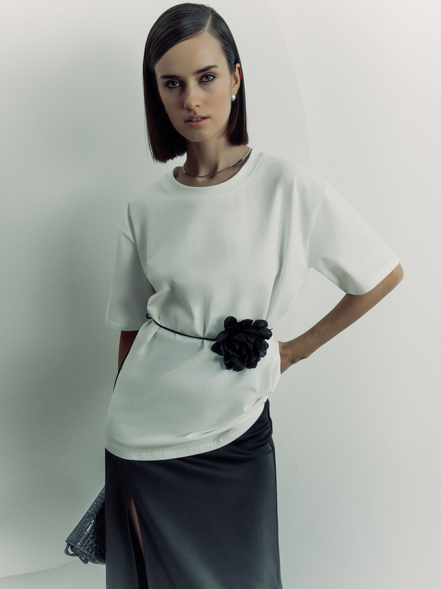 Monochrome loose T-shirt