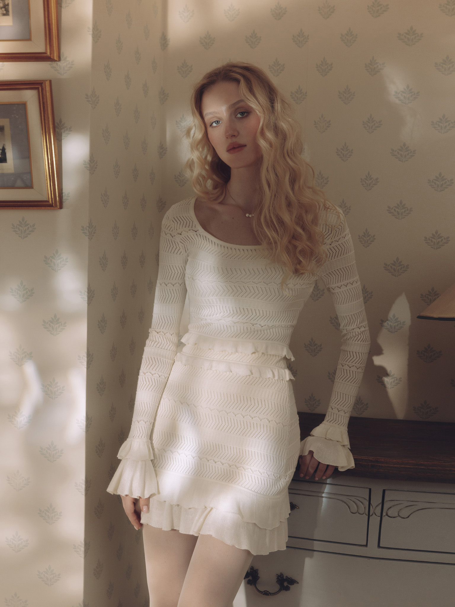 Minikleid aus Strick mit Lochmuster