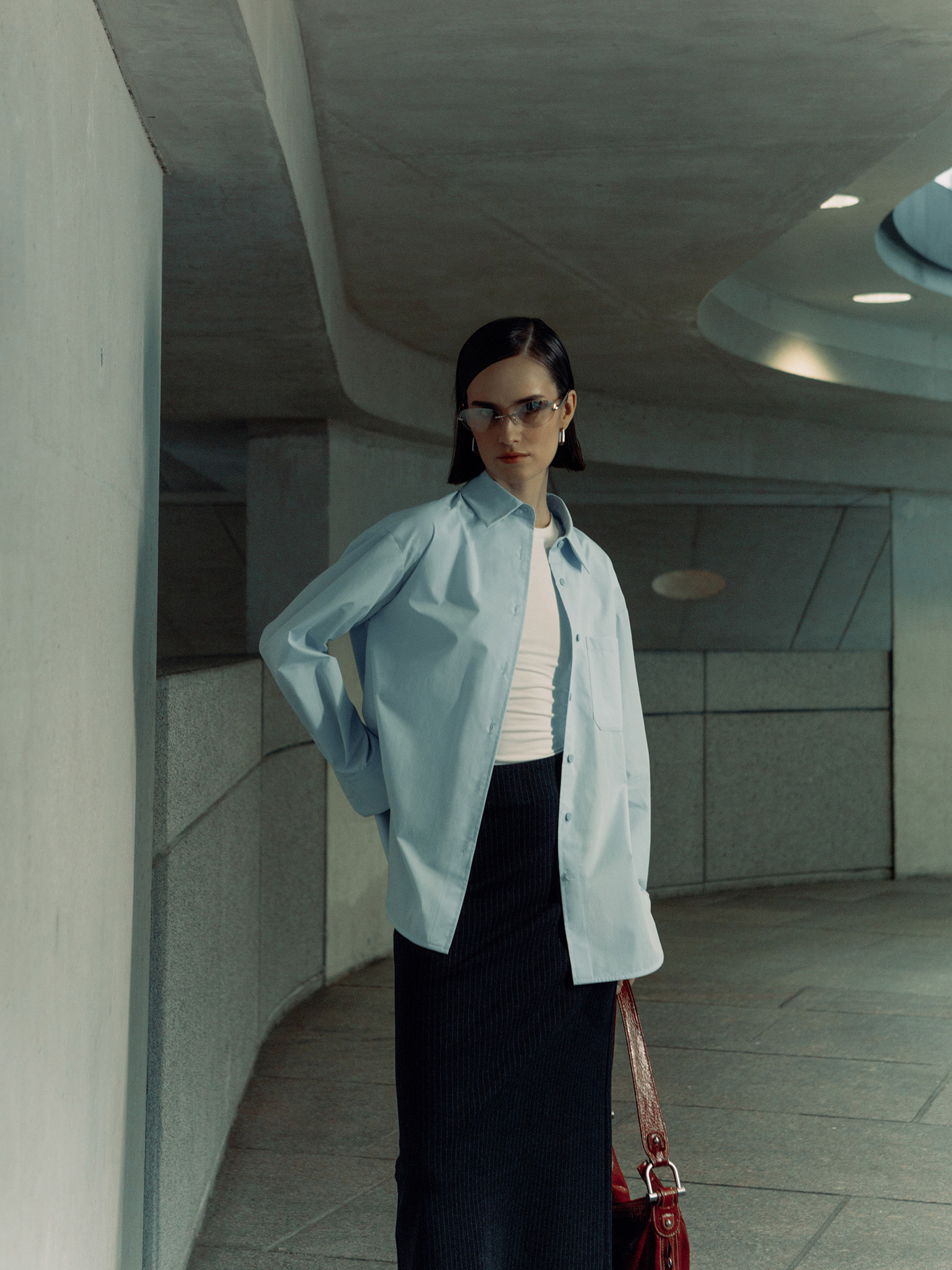 Свободная рубашка с вырезами по бокам