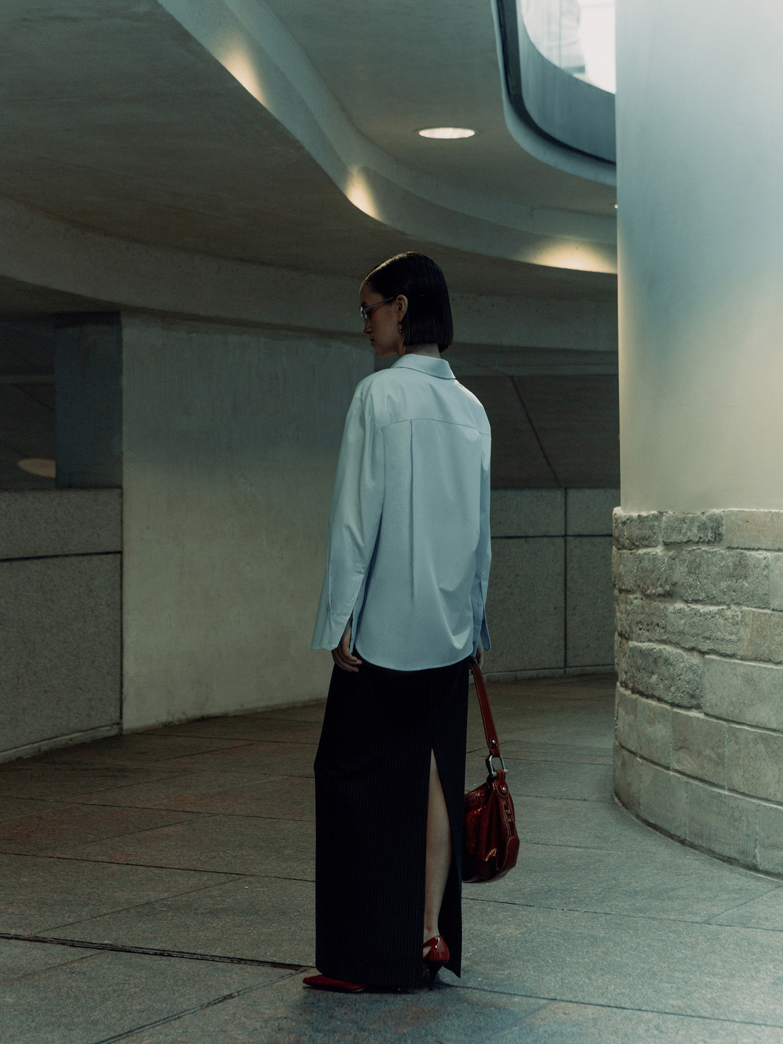 Свободная рубашка с вырезами по бокам