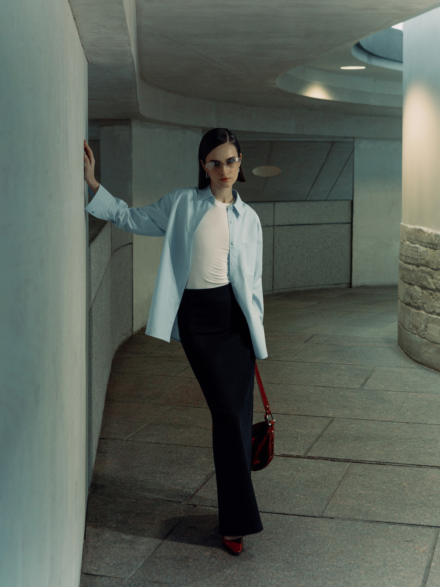 Свободная рубашка с вырезами по бокам