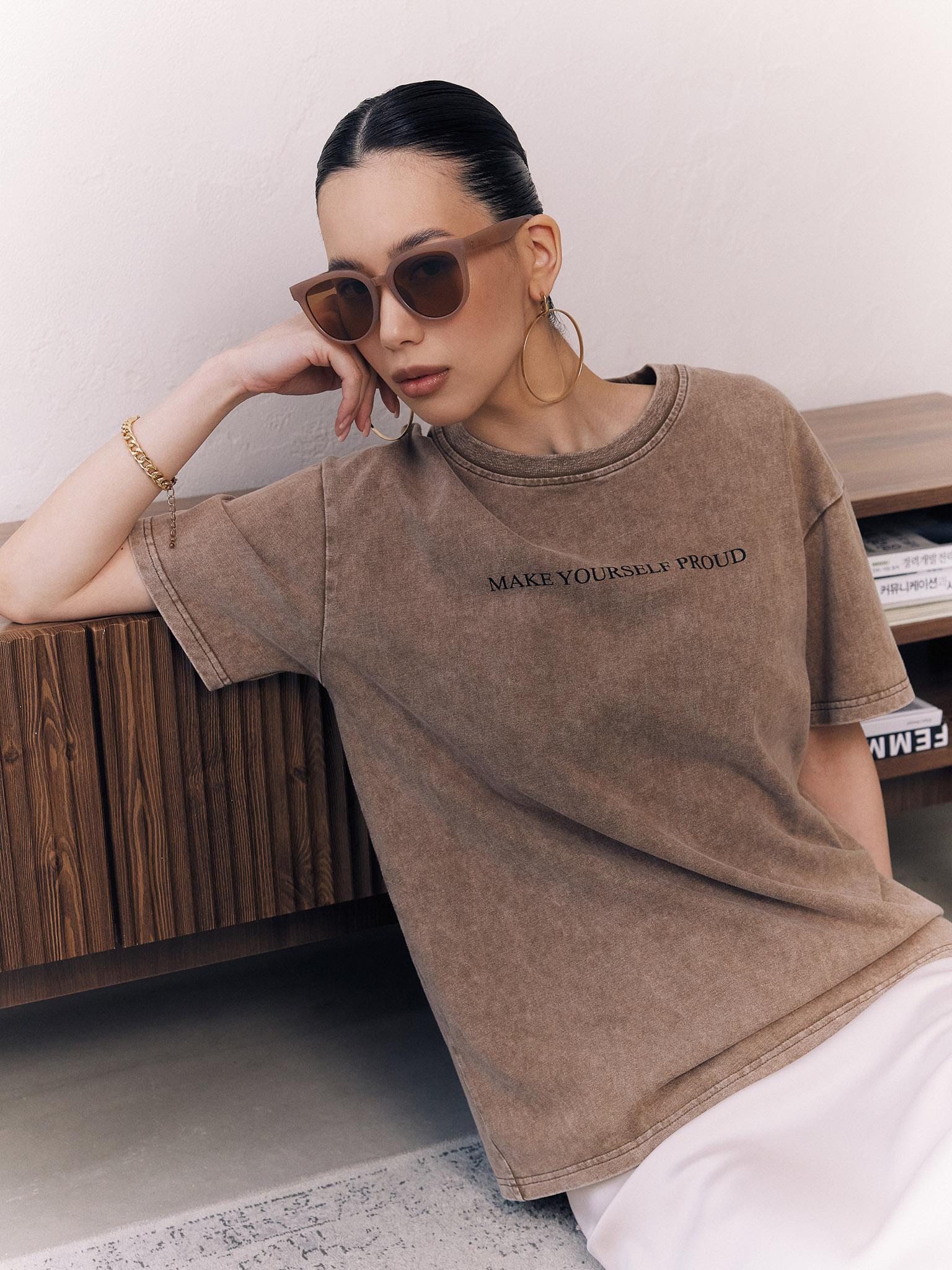 Loose T-shirt with scuffs and lettering