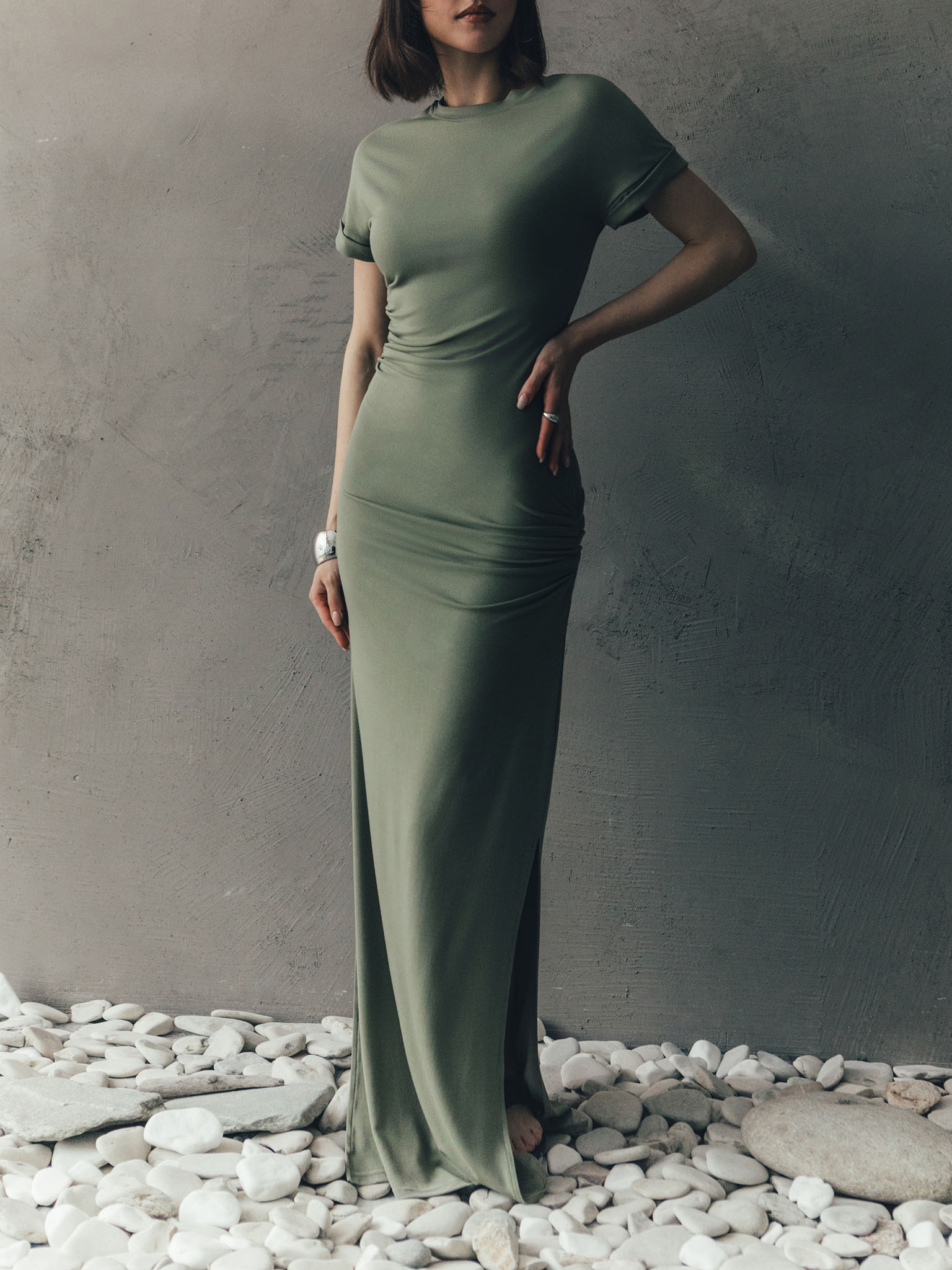Fitted maxi dress with short sleeves