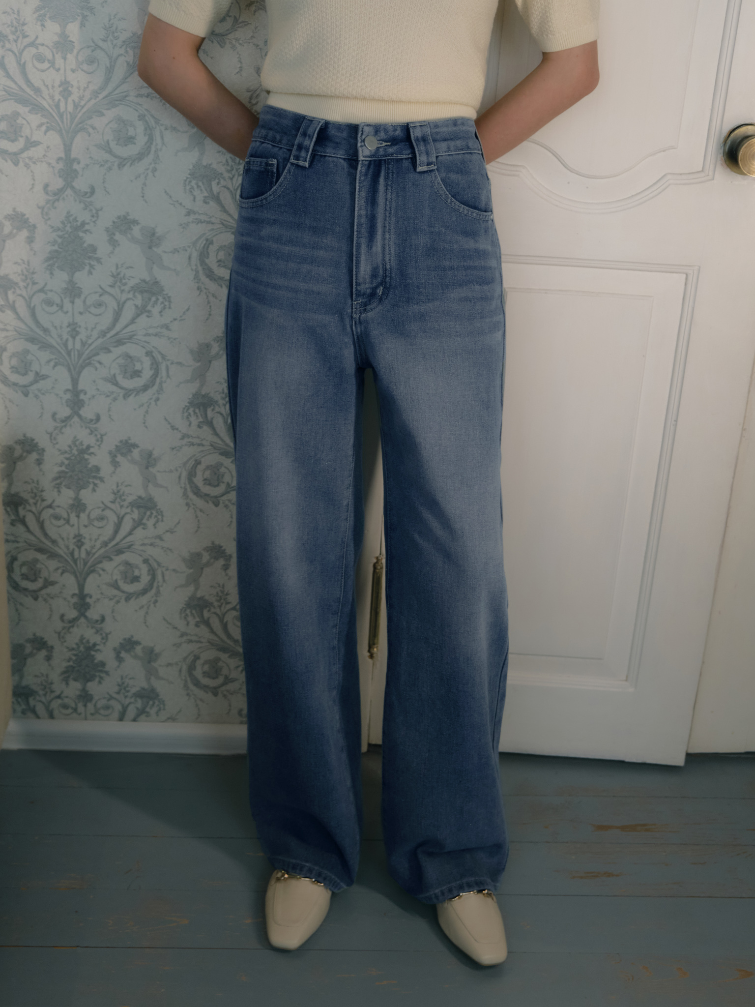 Loose mid-rise distressed jeans