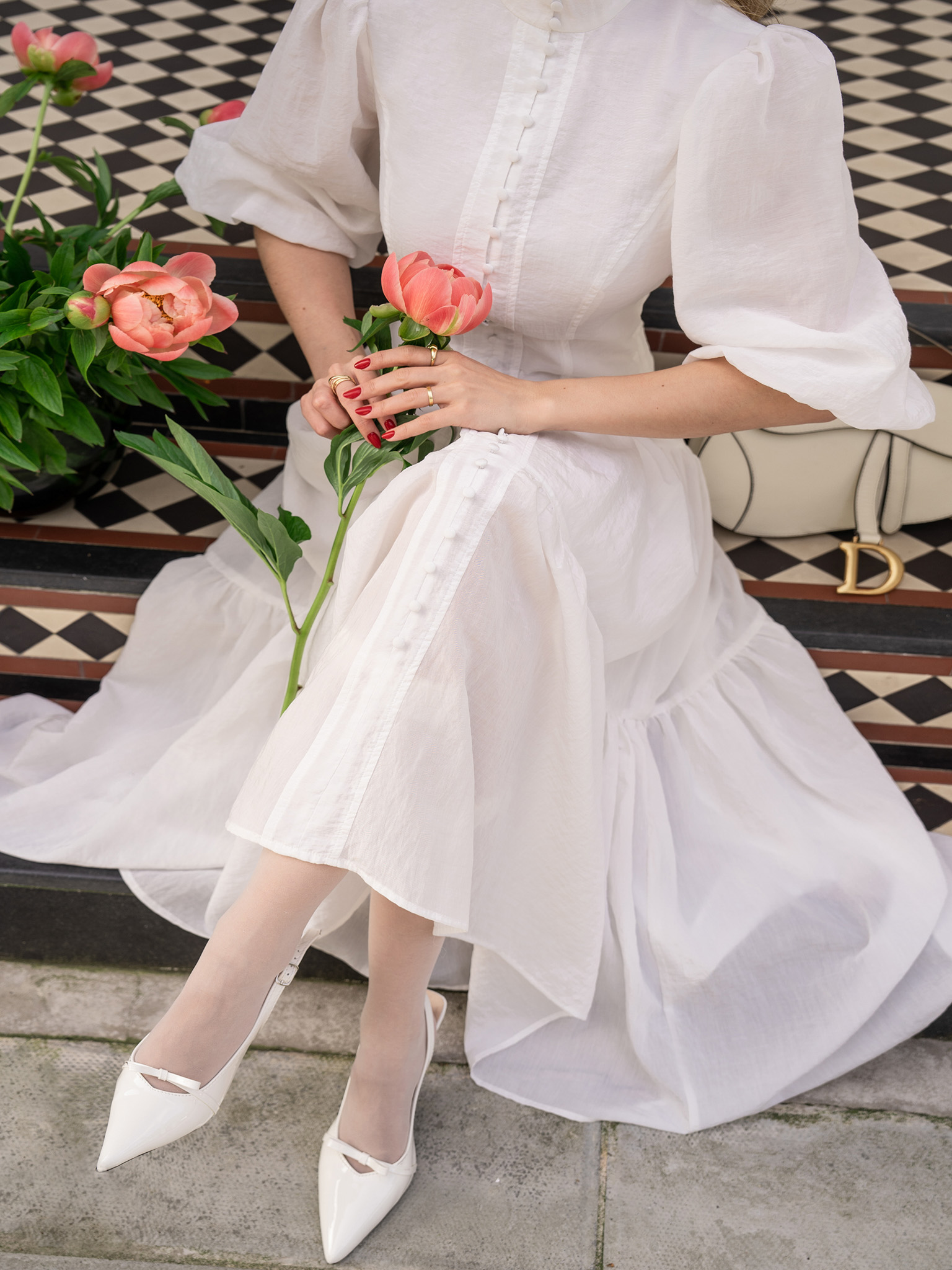 Lightweight midi dress in textured fabric with voluminous sleeves