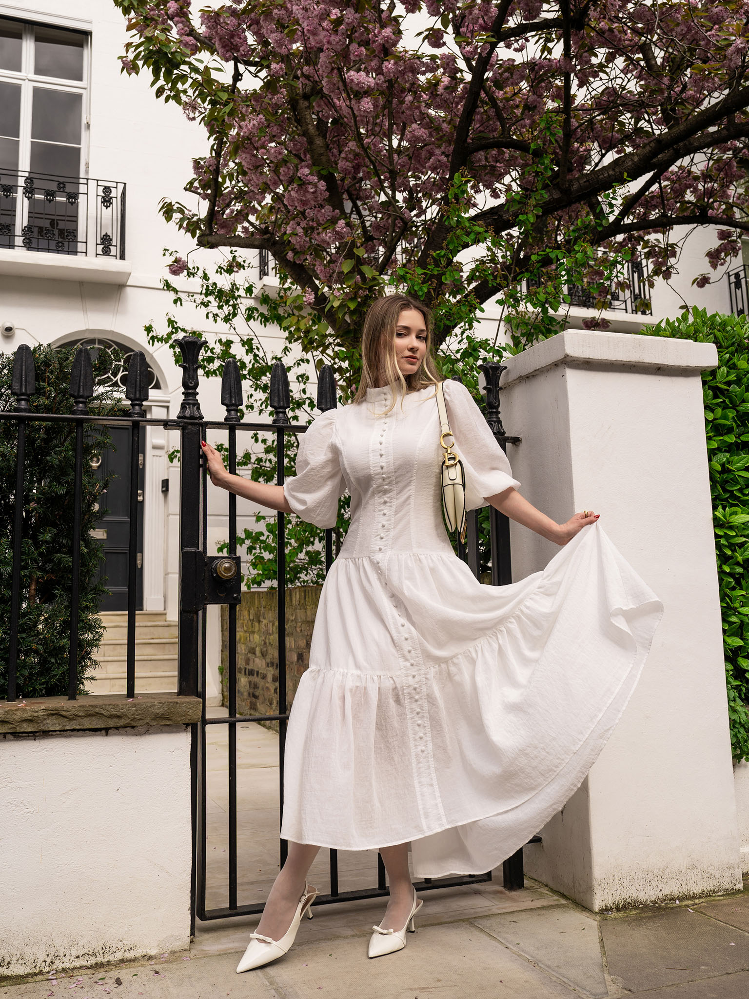 Lightweight midi dress in textured fabric with voluminous sleeves