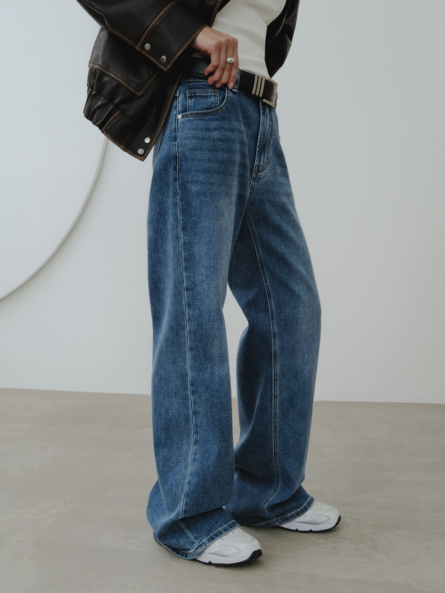 Loose mid-rise distressed jeans