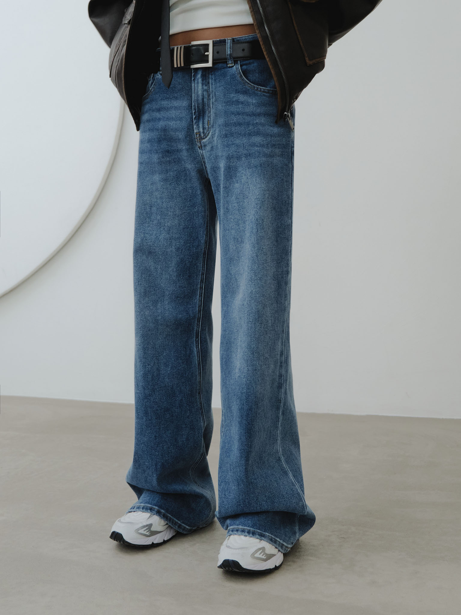 Loose mid-rise distressed jeans