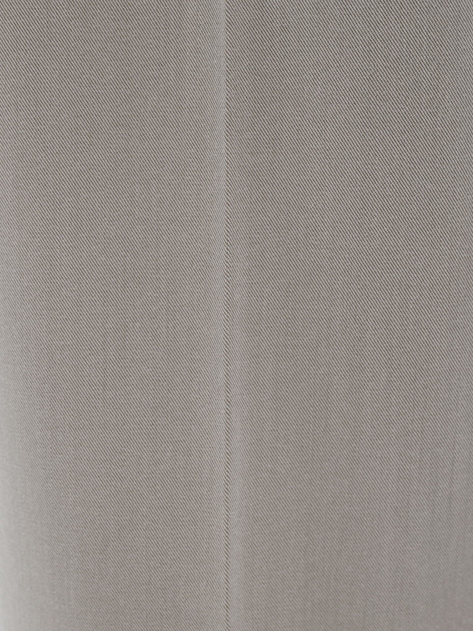 Костюмные брюки с золотистой пуговицей