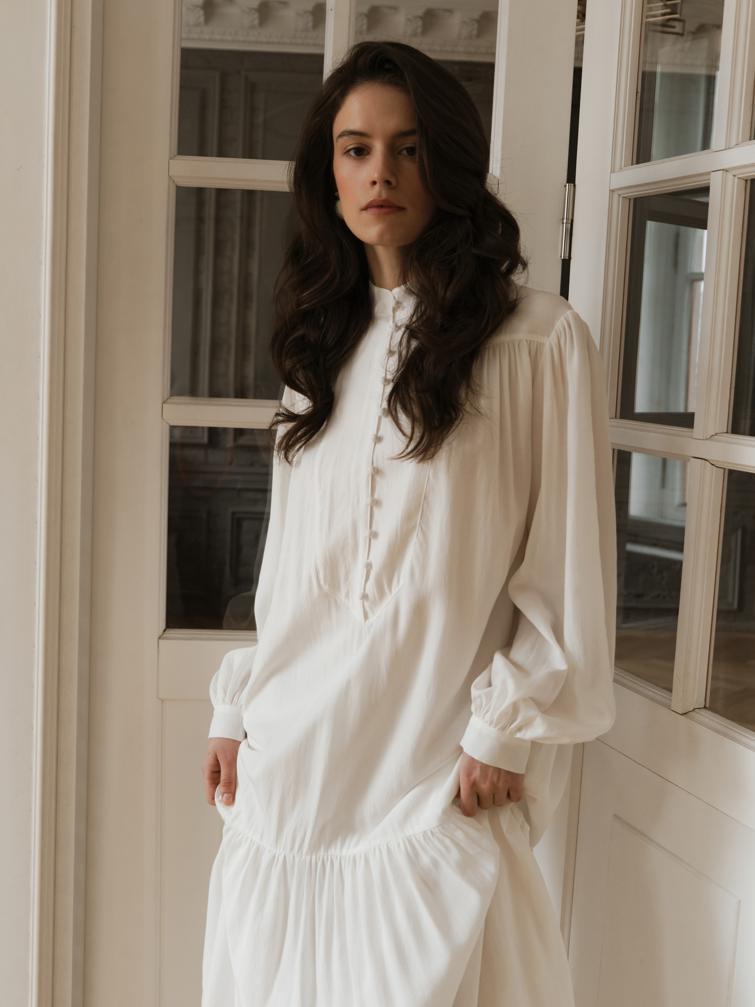 Voluminous maxi dress with long sleeves