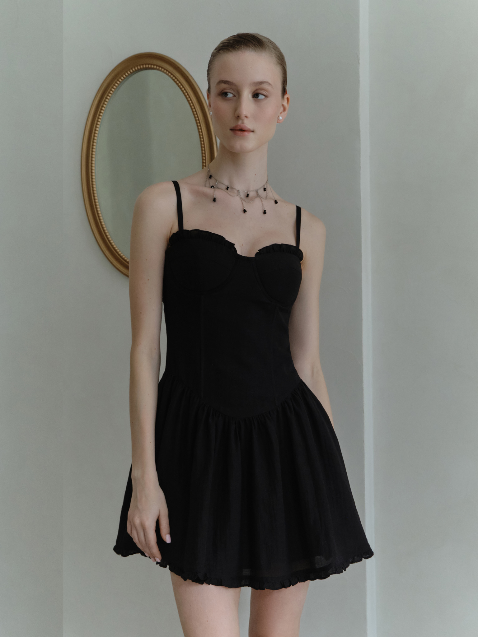 Minikleid mit Rüschen am Oberteil und ausgestelltem Rock