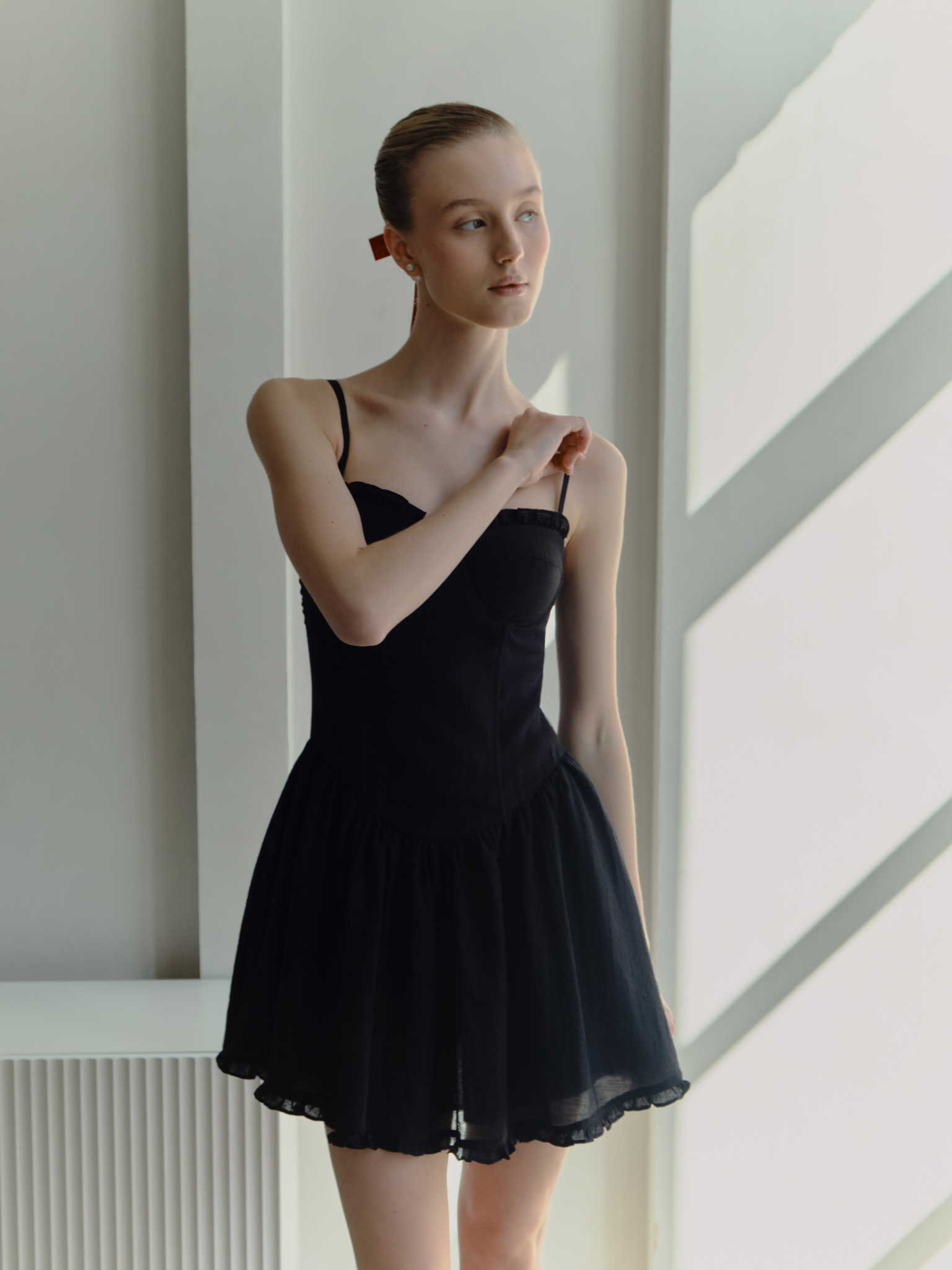 Minikleid mit Rüschen am Oberteil und ausgestelltem Rock