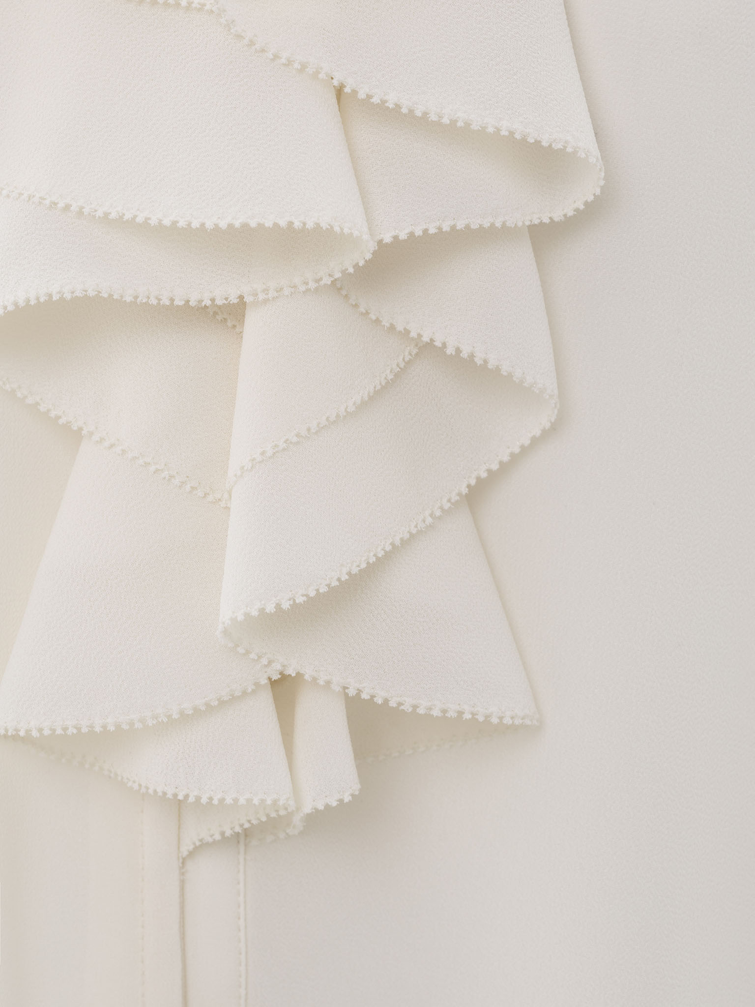 Light blouse with flounces and ties at the collar