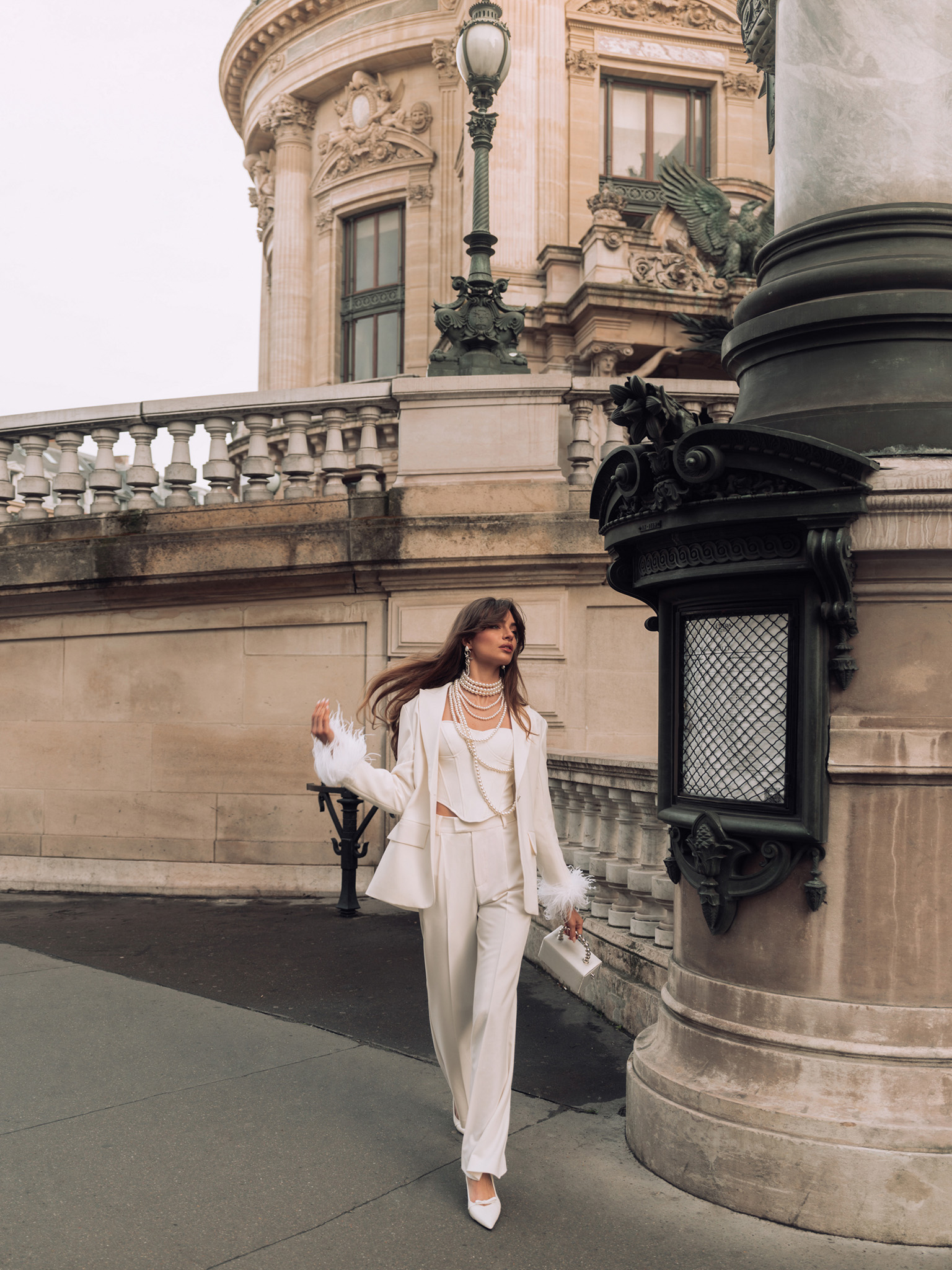 Loose trousers with waist pleats