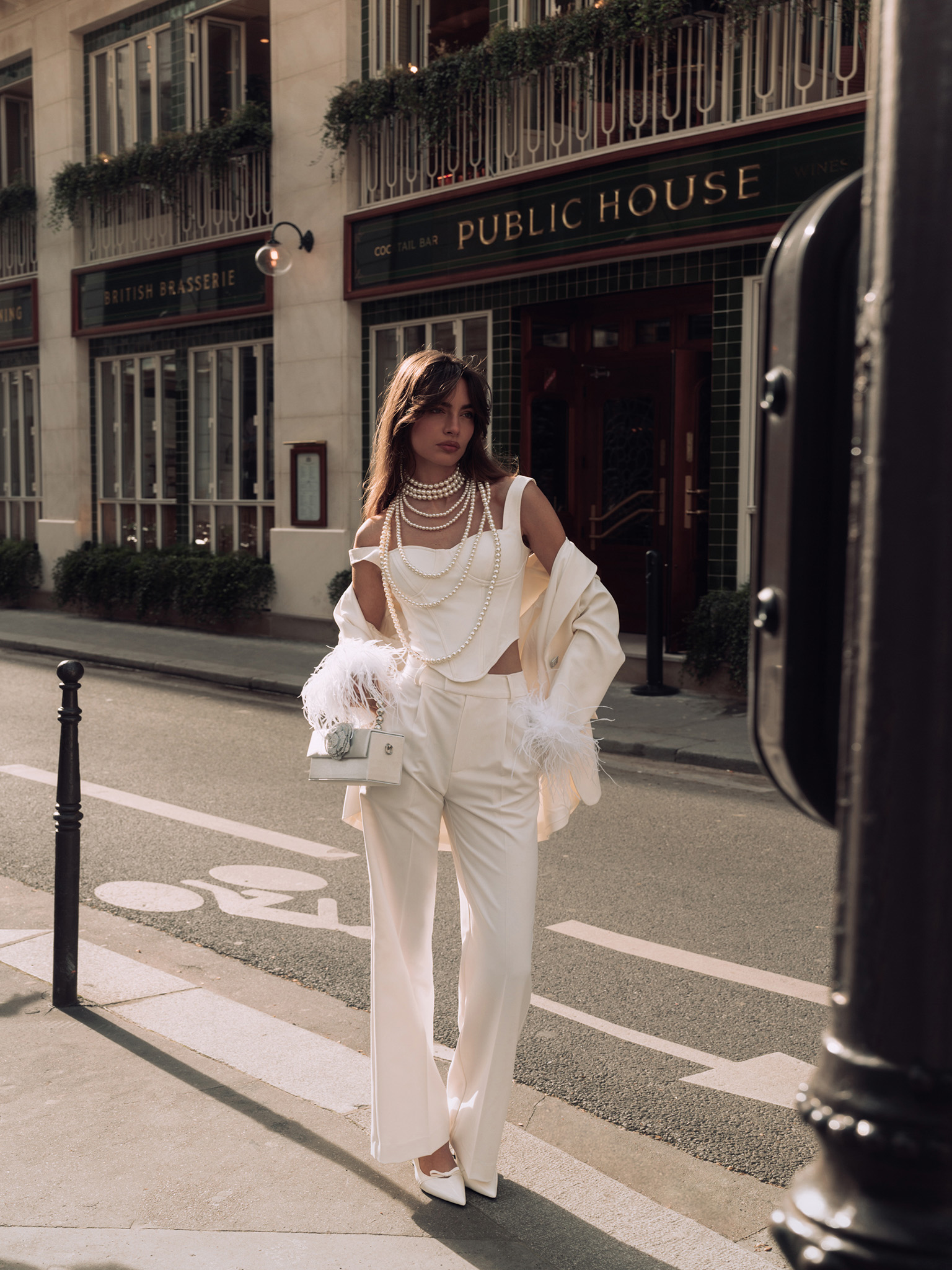 Loose trousers with waist pleats