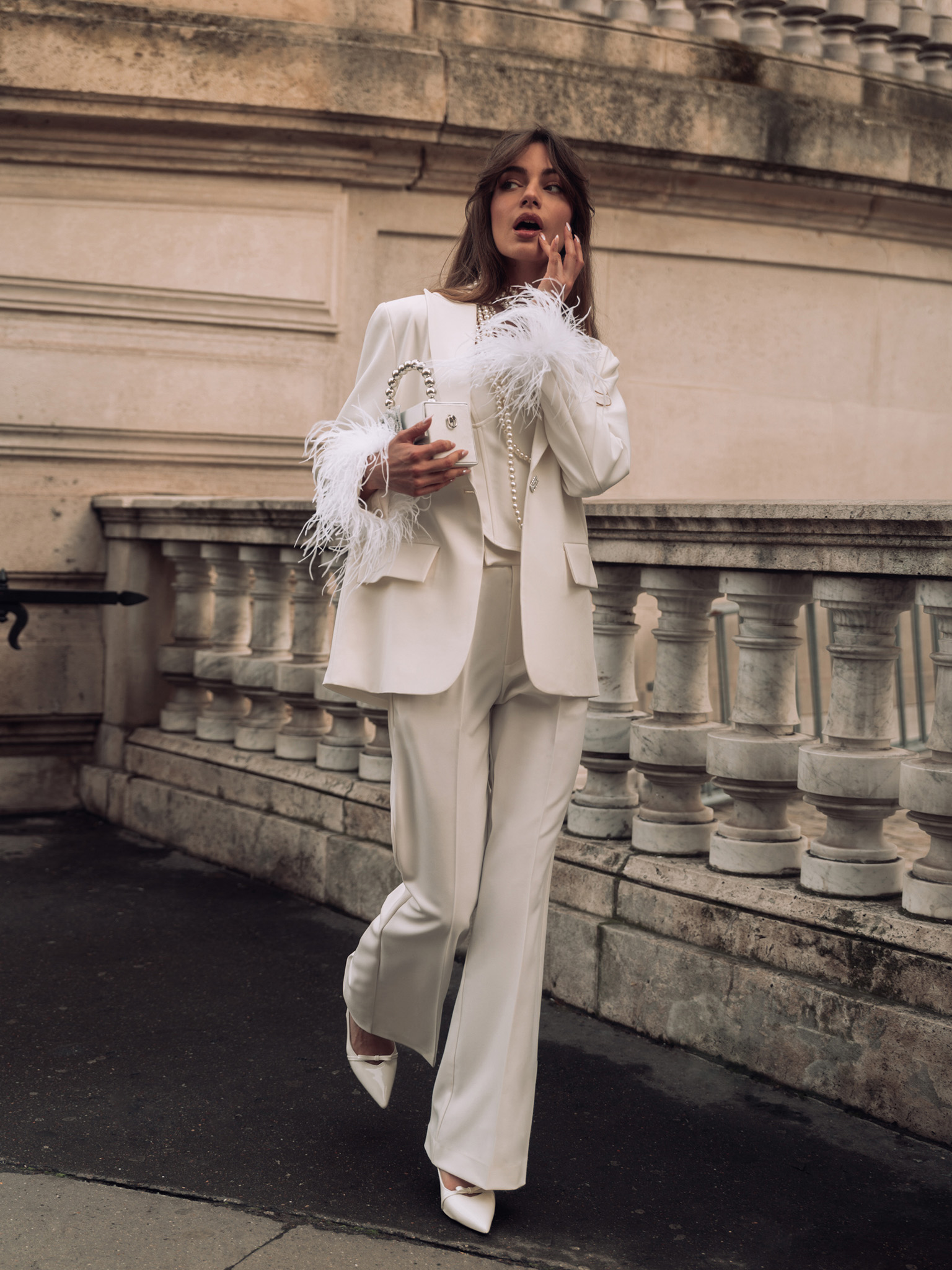 Loose trousers with waist pleats