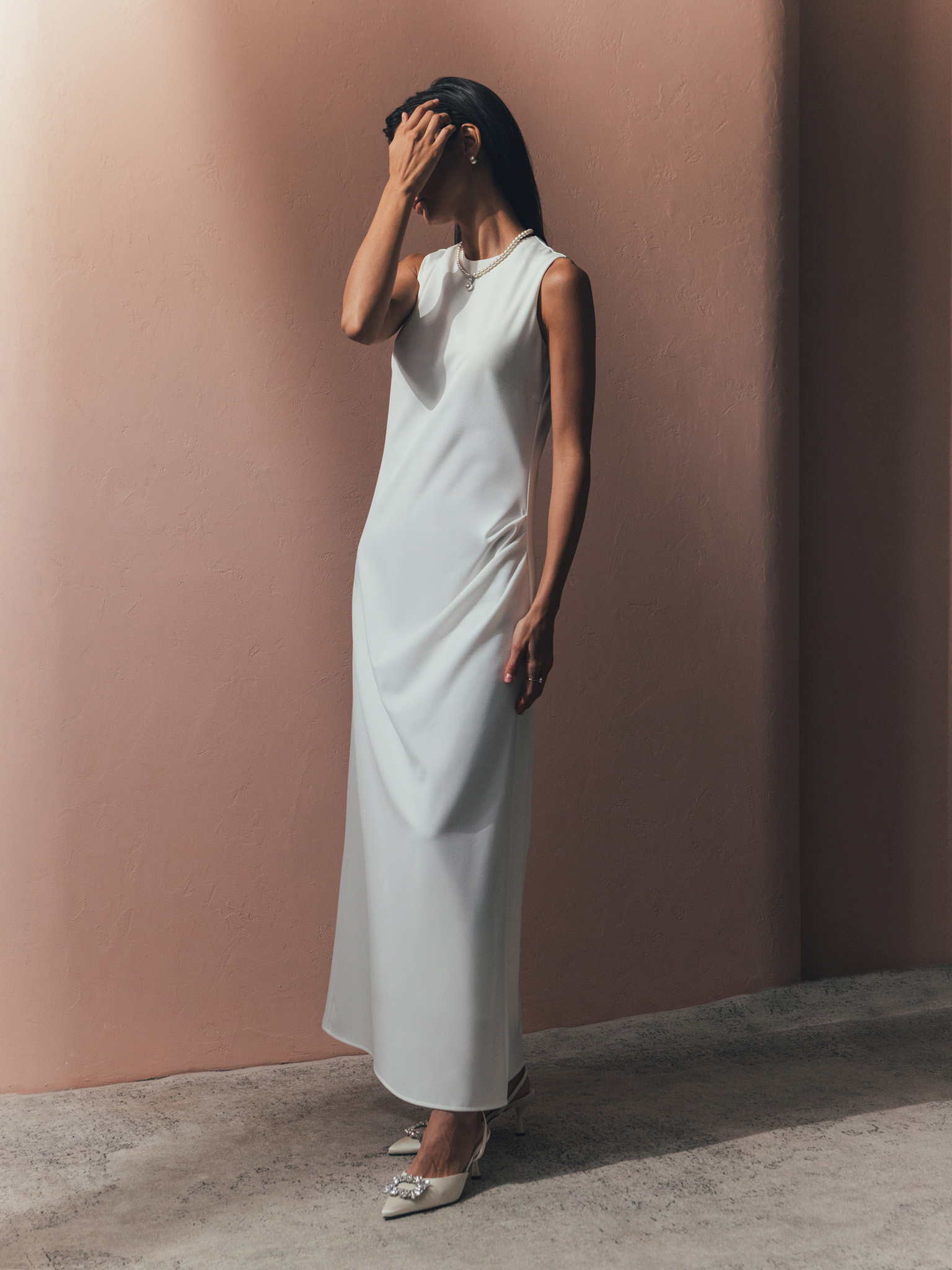 Straight sleeveless maxi dress