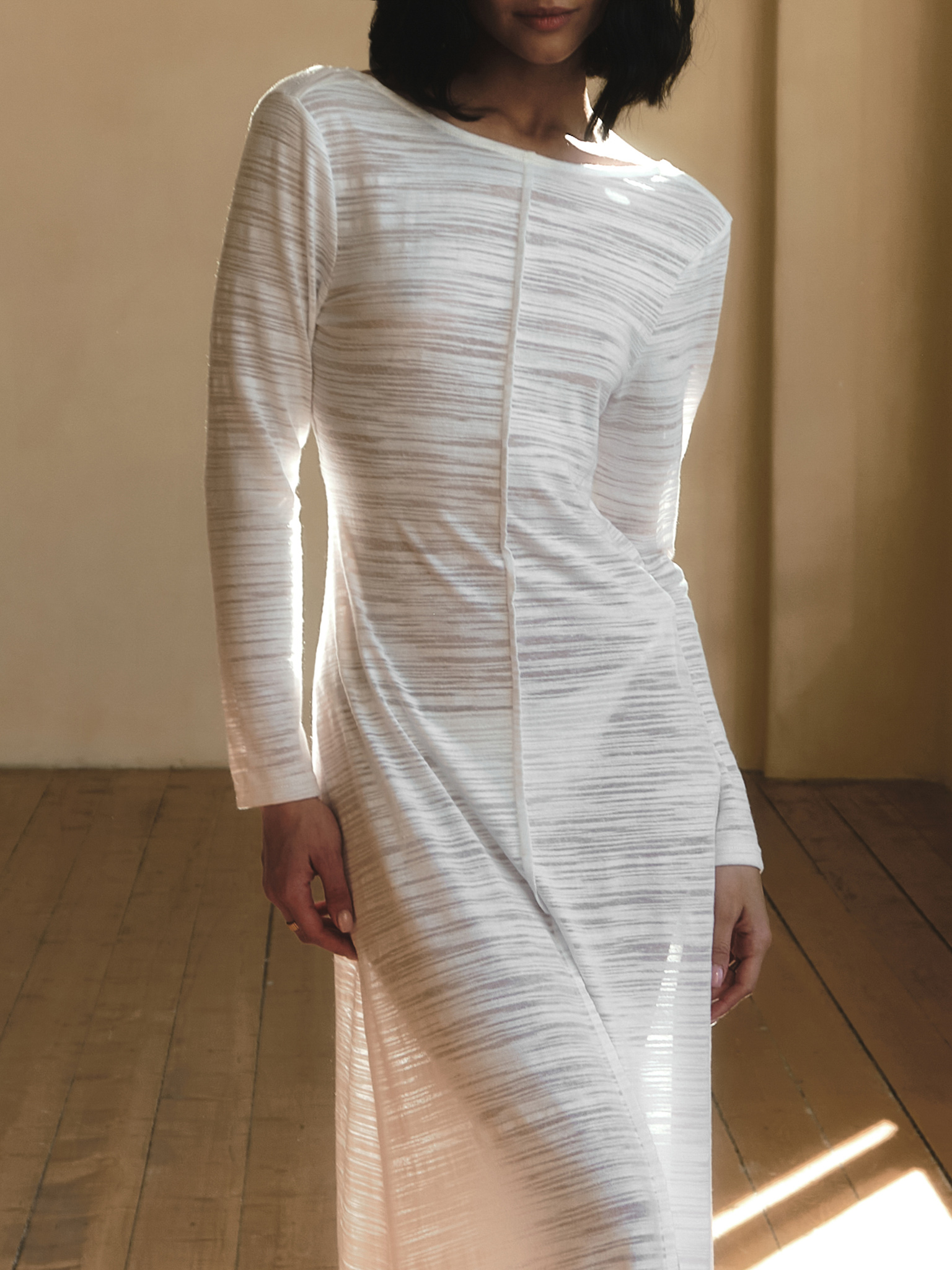 Open-back fitted maxi dress