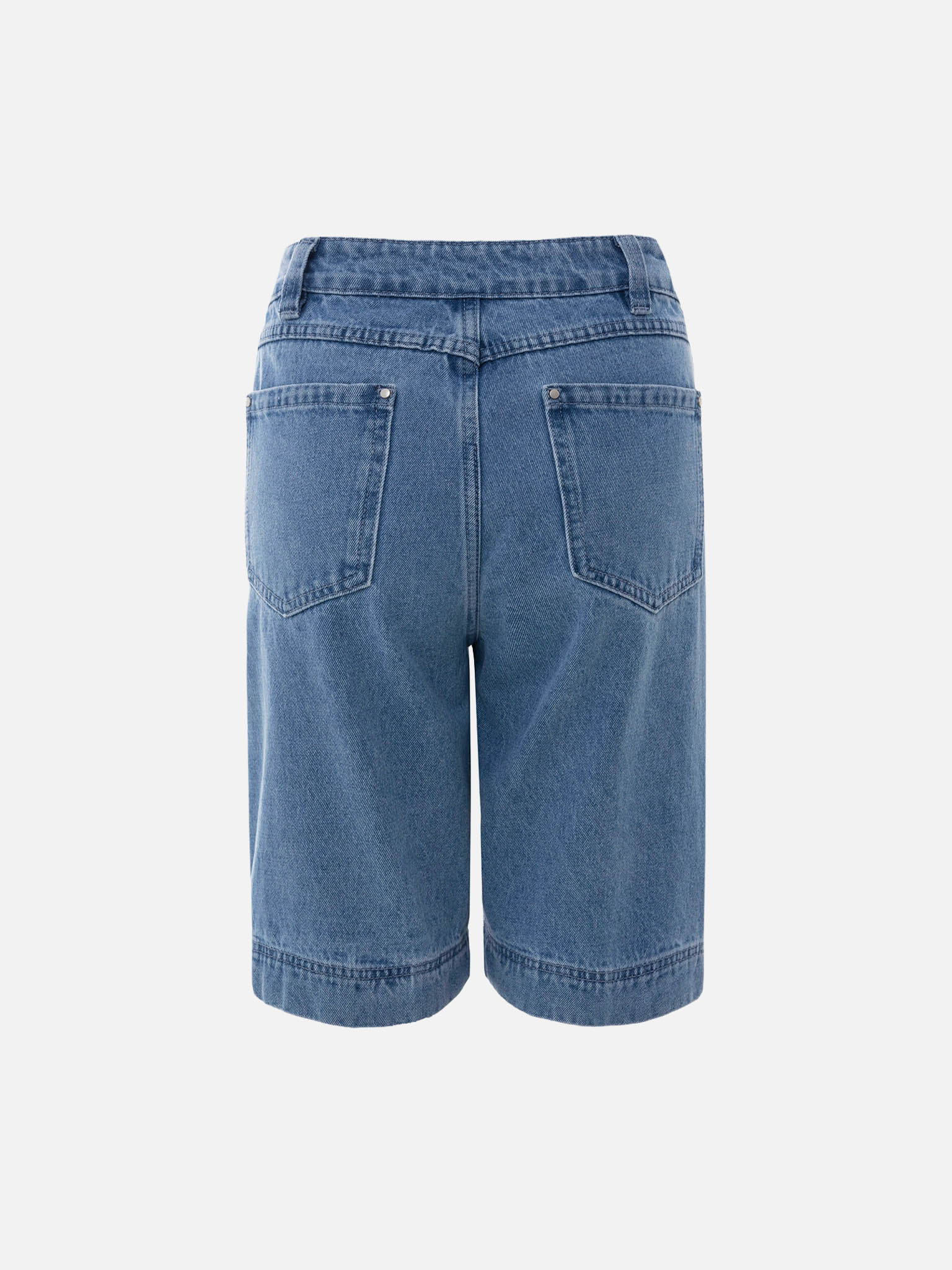 Loose denim shorts