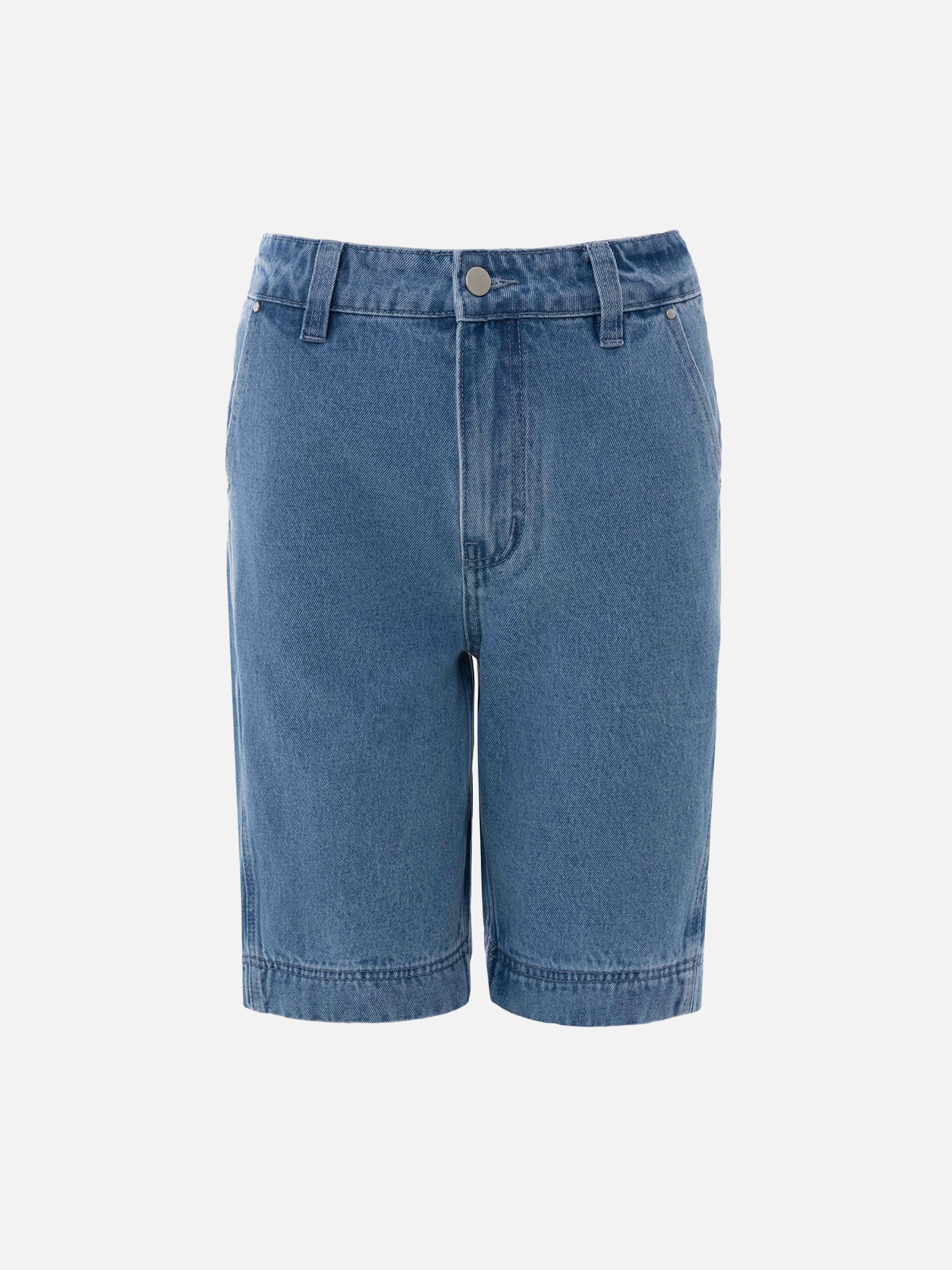 Loose denim shorts