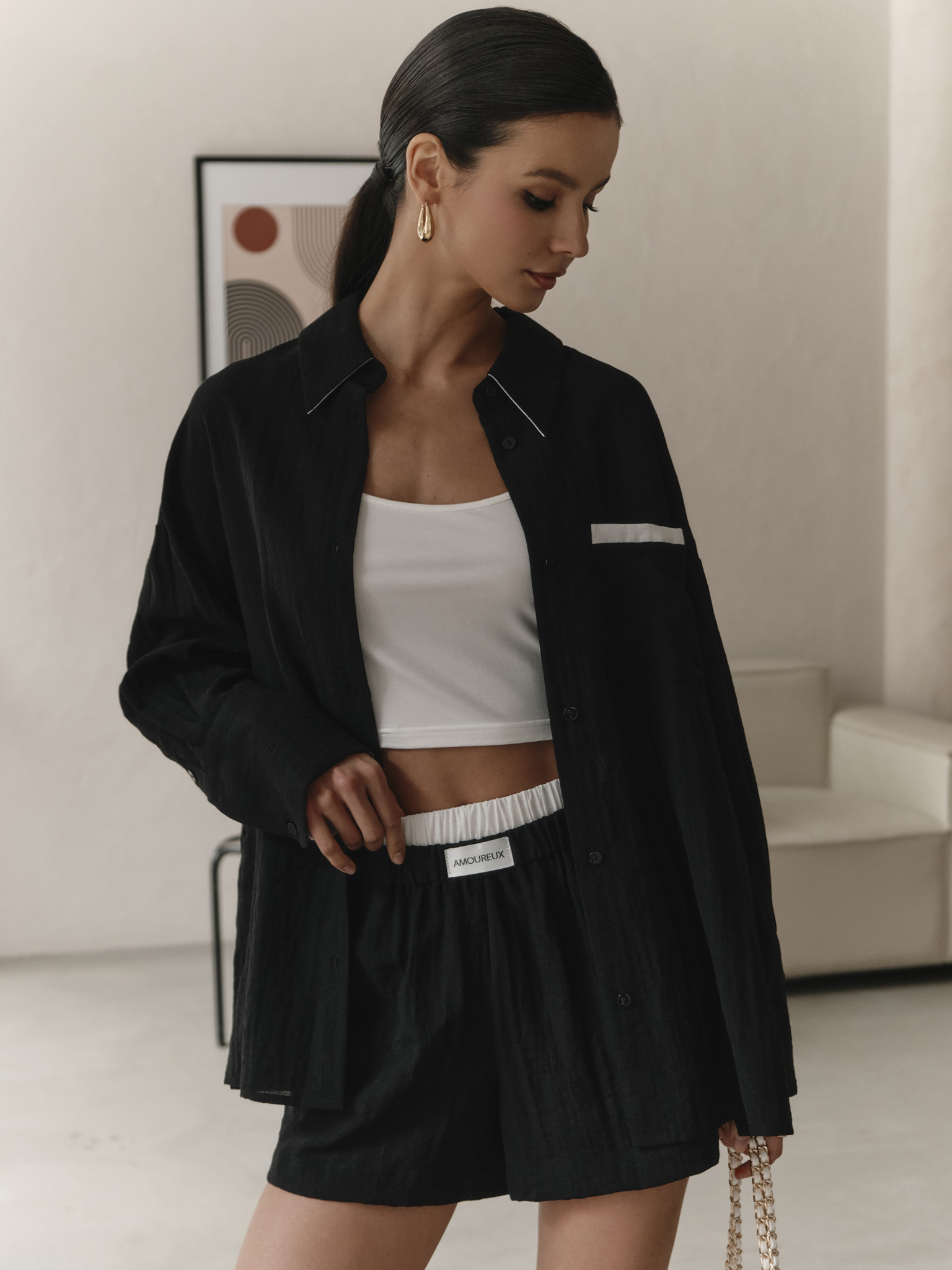 Loose shirt with contrasting inserts