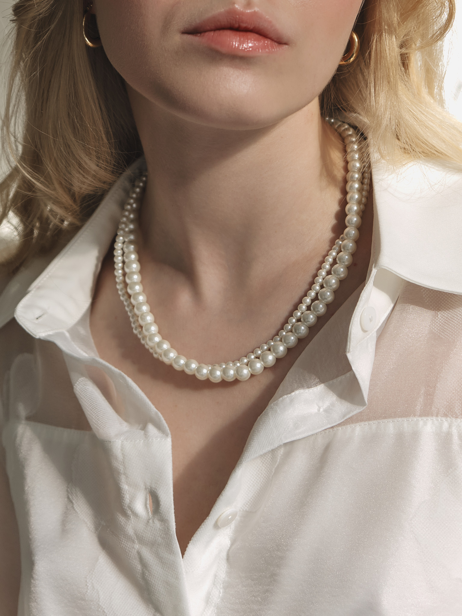 Double pearl necklace with accent lock