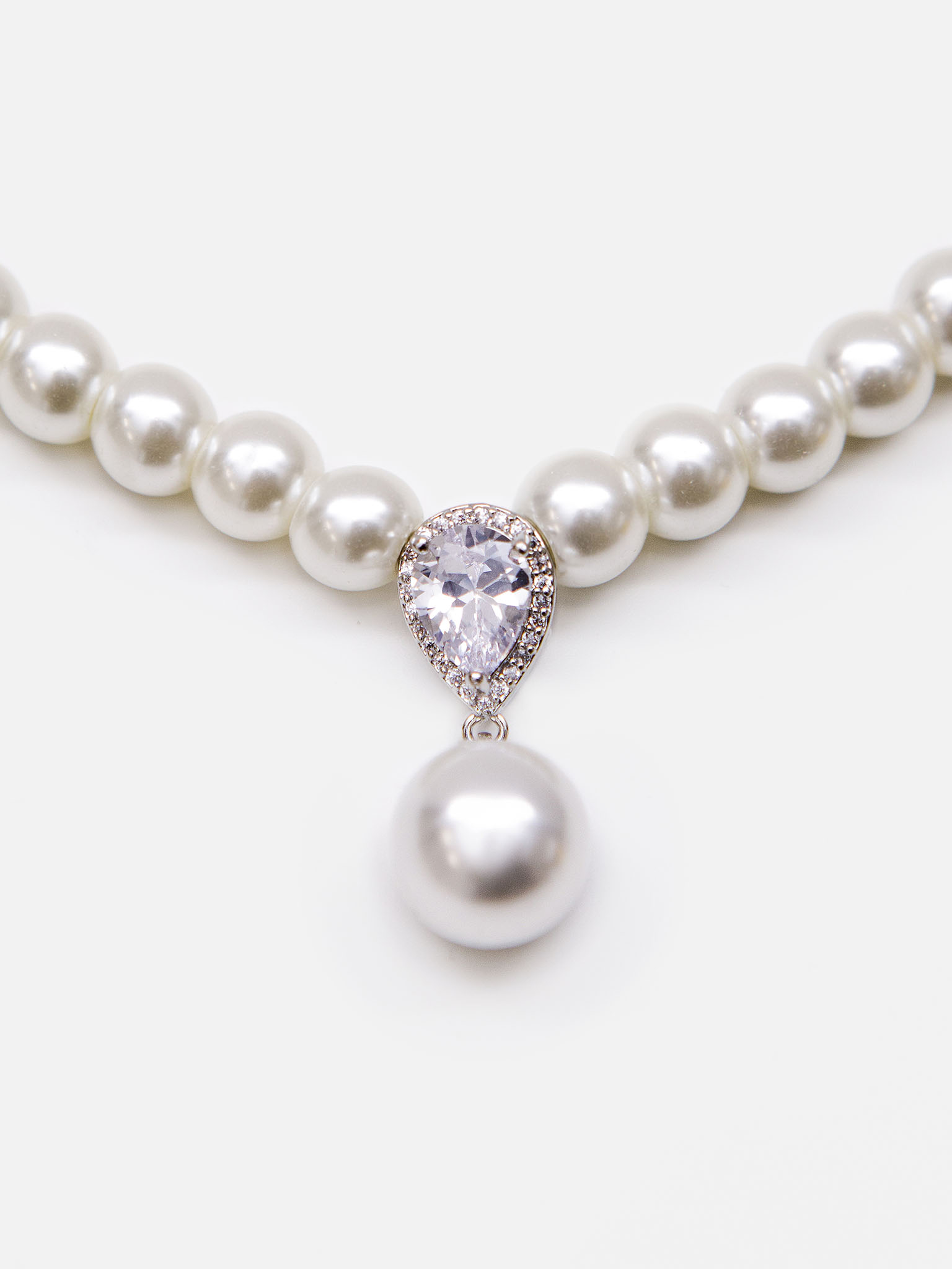 Large pearl necklace
