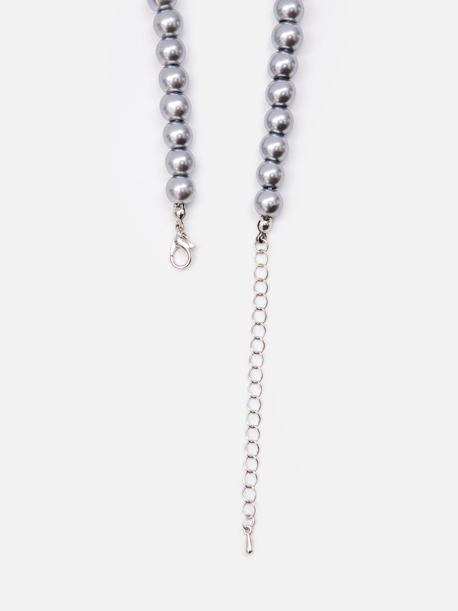 Silvertone pearls necklace