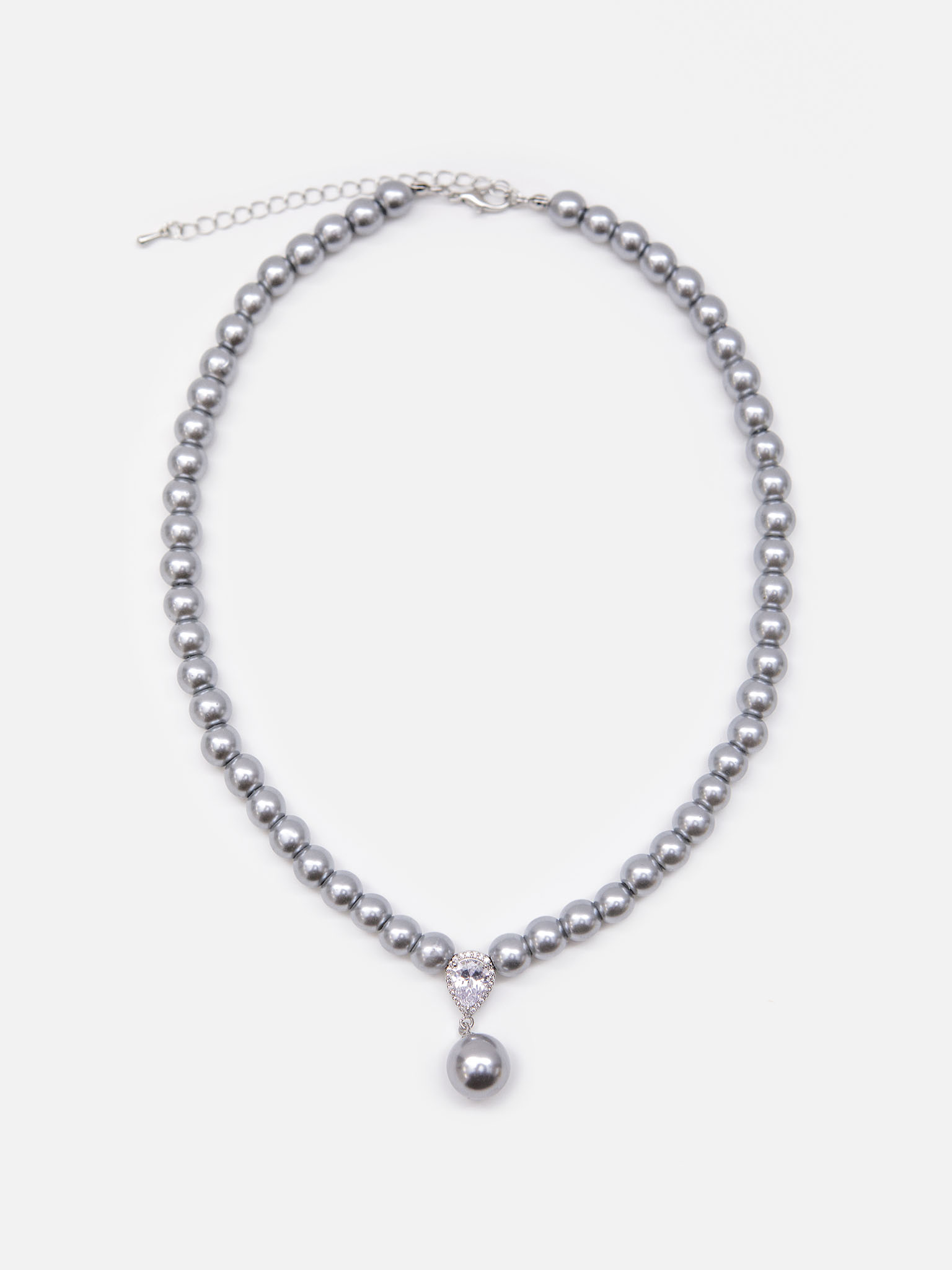 Silvertone pearls necklace