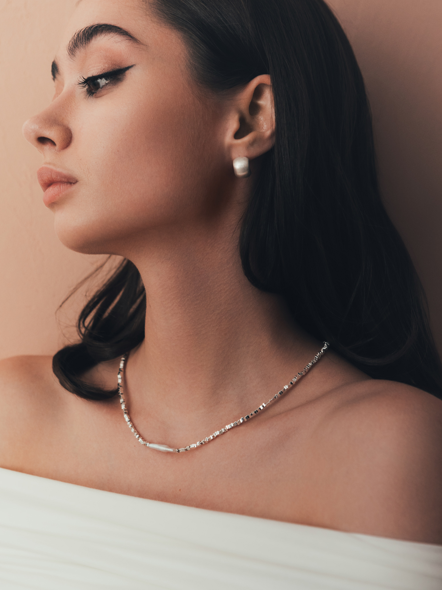 قلادة فضية من قطع صغيرة