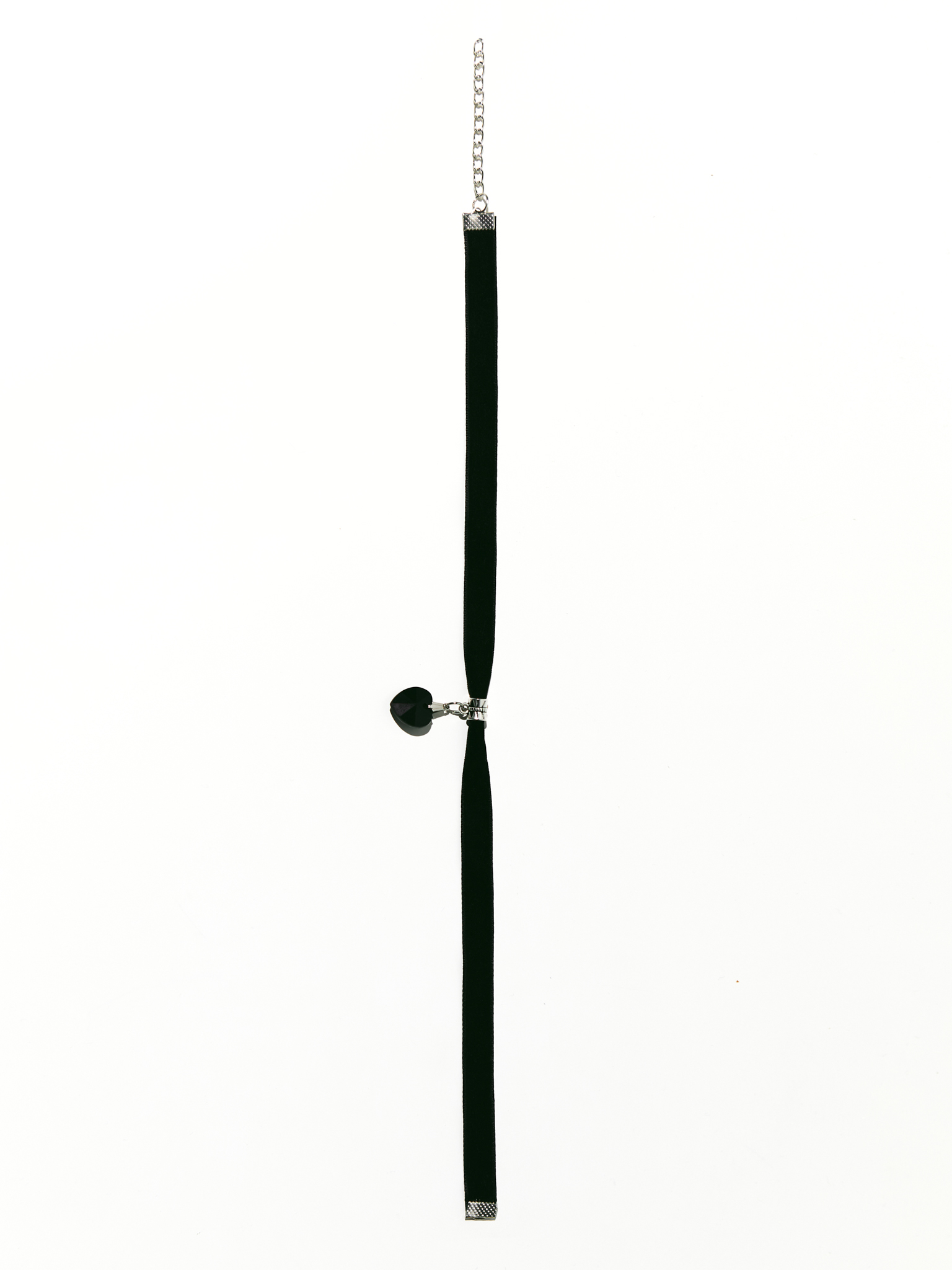 Velvet choker with heart pendant