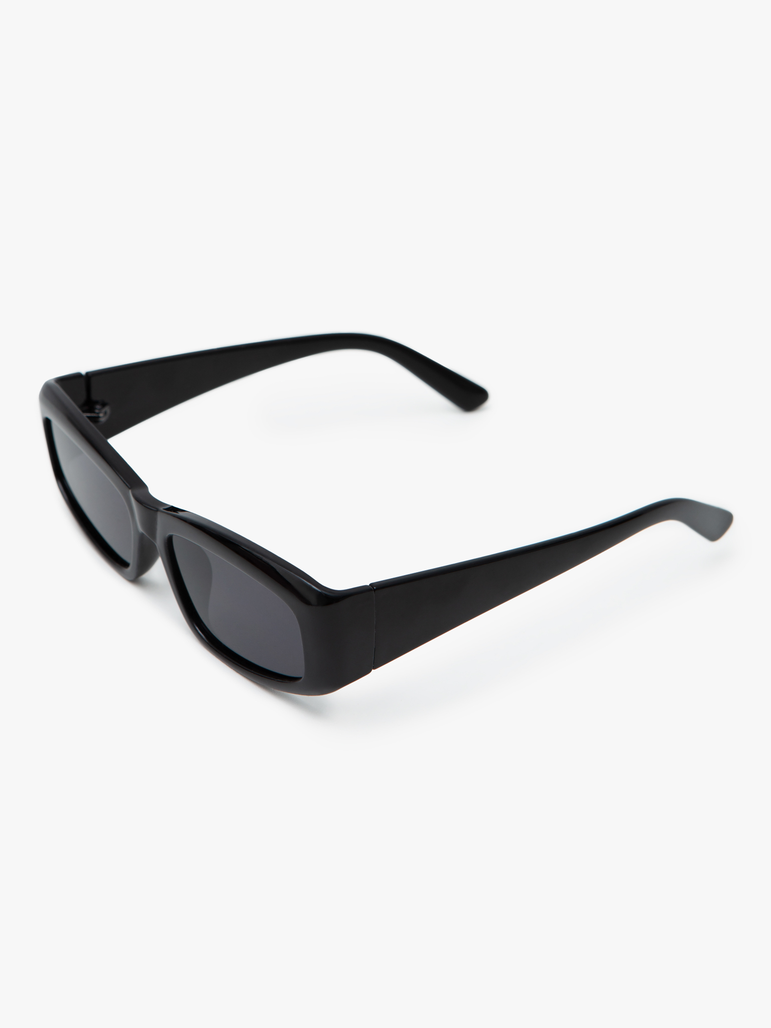 Sunglasses with wide plastic frames