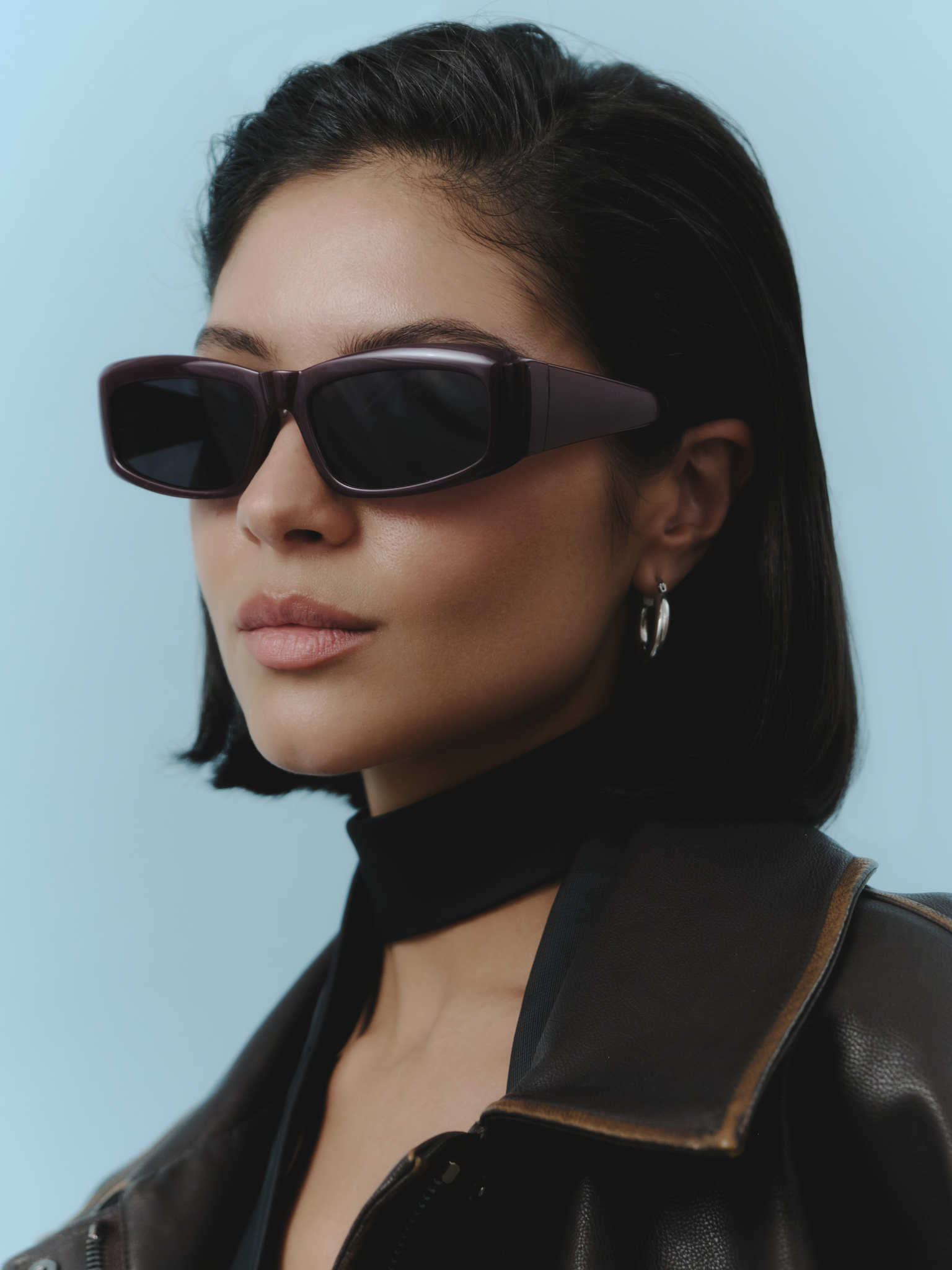 Солнцезащитные очки в широкой пластиковой оправе