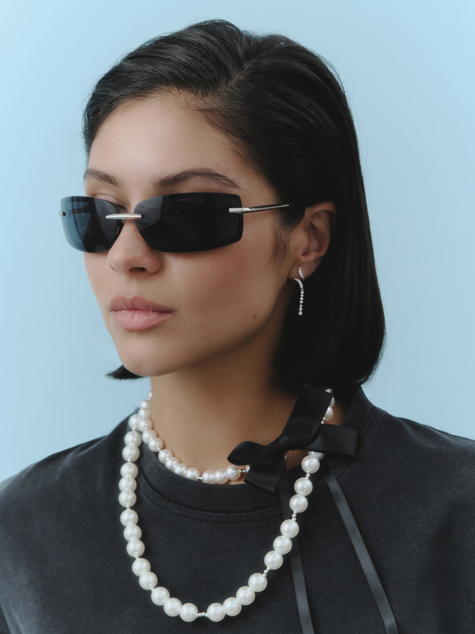 Rectangular glasses with metal inserts